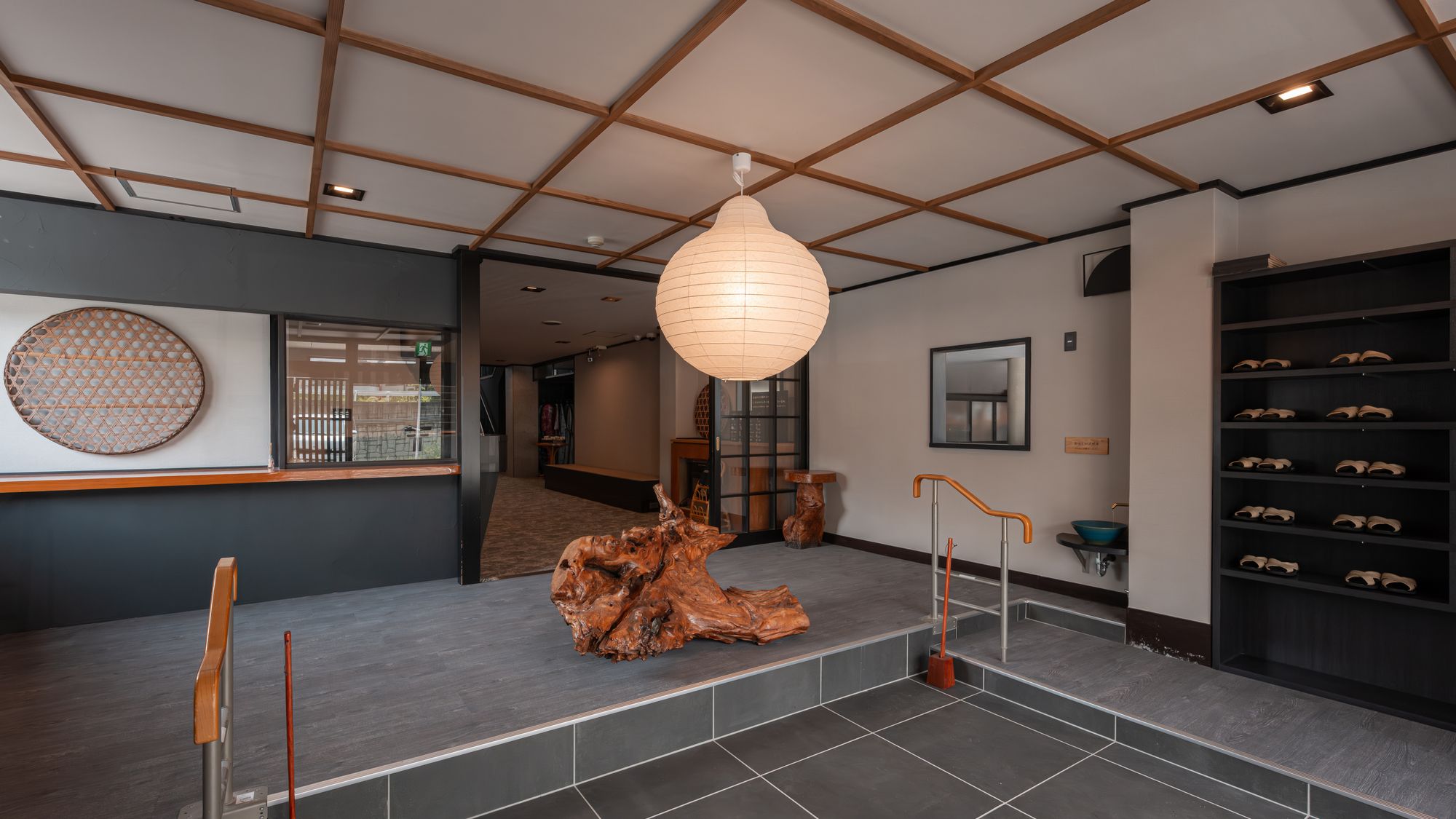 【館内】スタッフ一同皆さまのお越しを心よりお待ちしております。