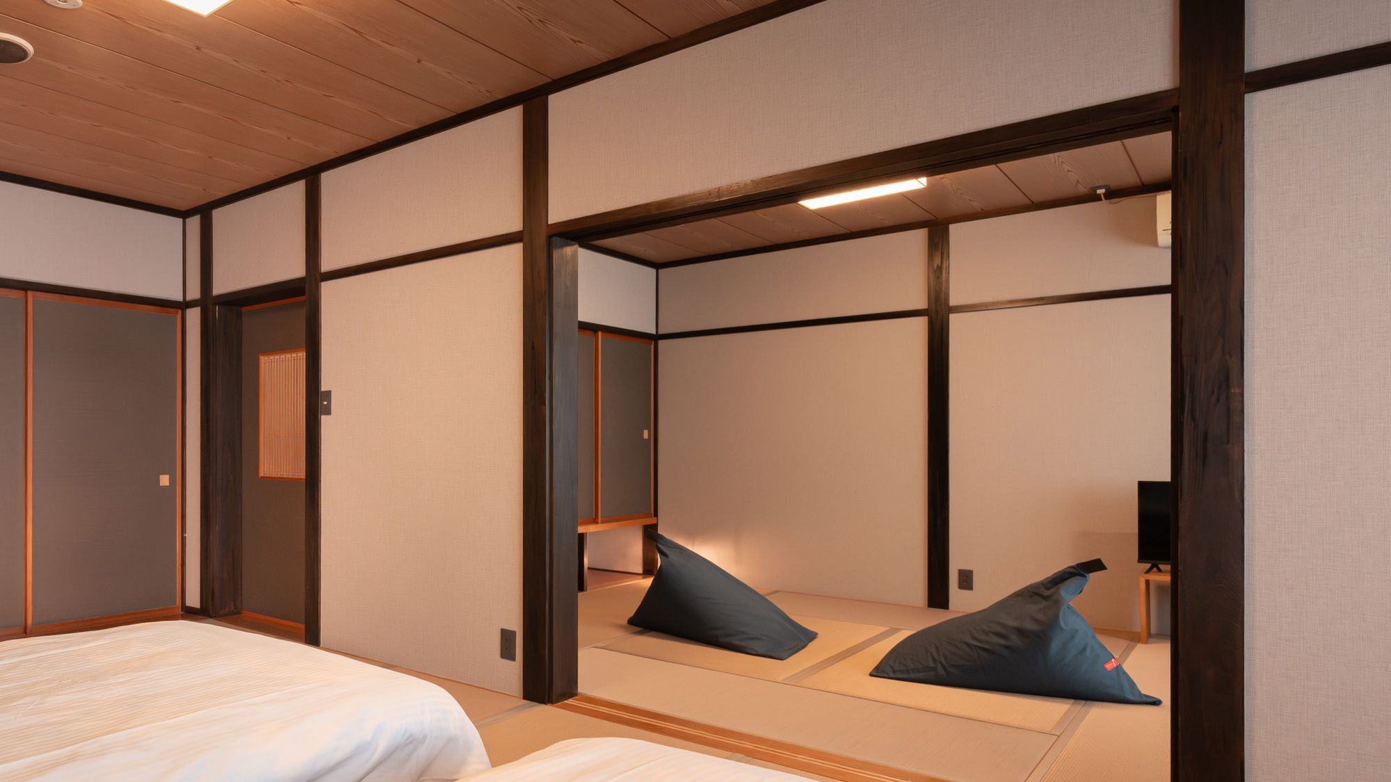 【小上がりベッド付2間和室(10+8畳)】広さ重視ならこちらの客室がおすすめ