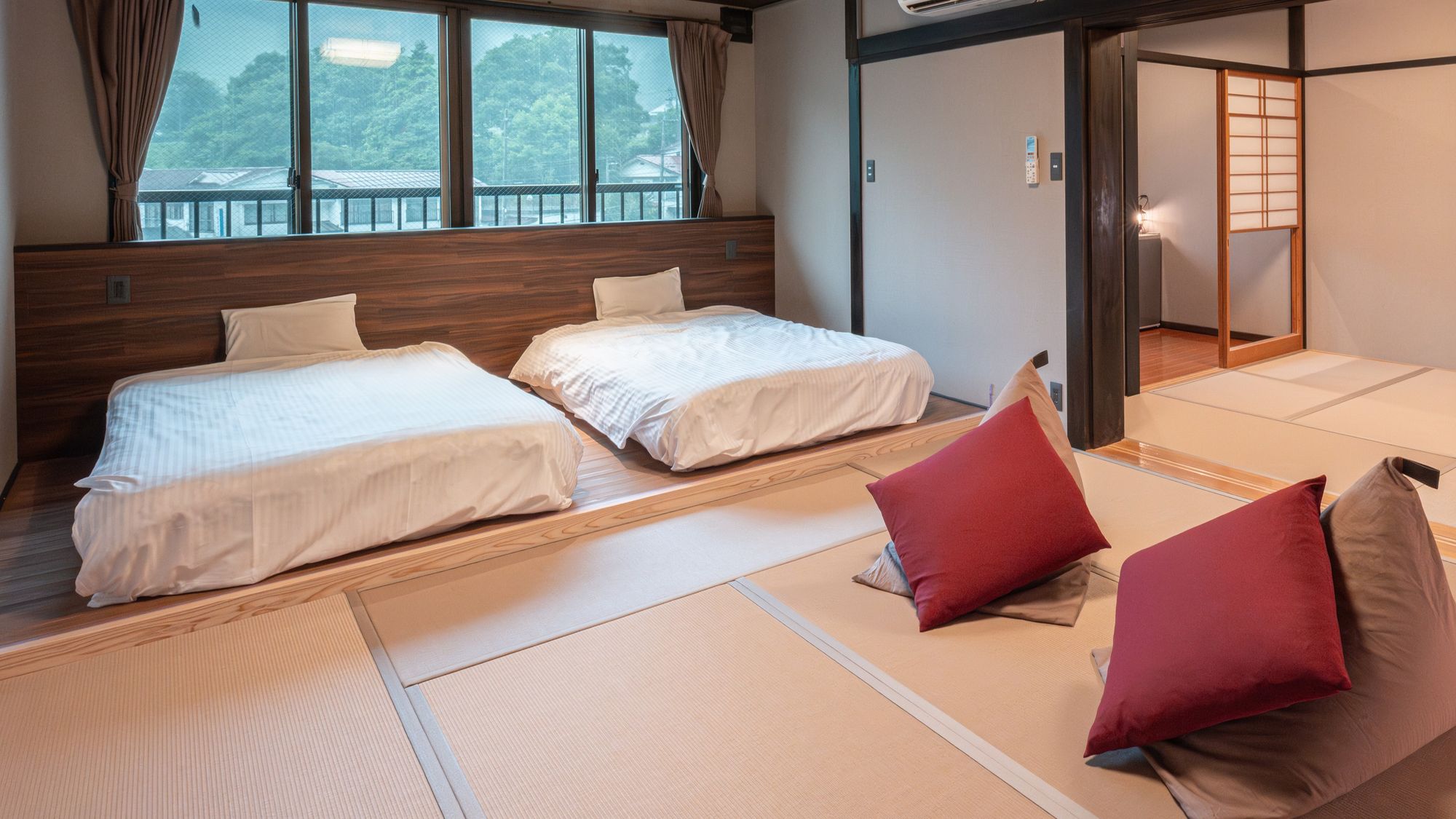 【小上がりベッド付和室(10+4.5畳)】家族や友人とゆったり寛げる空間です