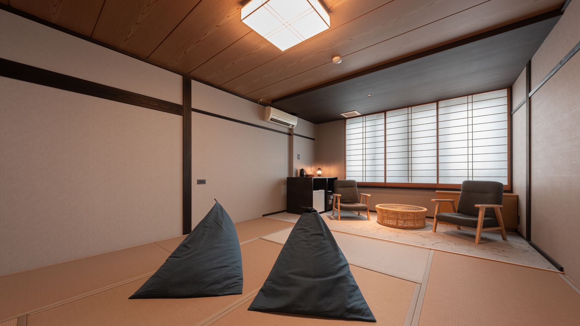 【和室10畳】窓からは自然あふれる景色をお楽しみいただけます