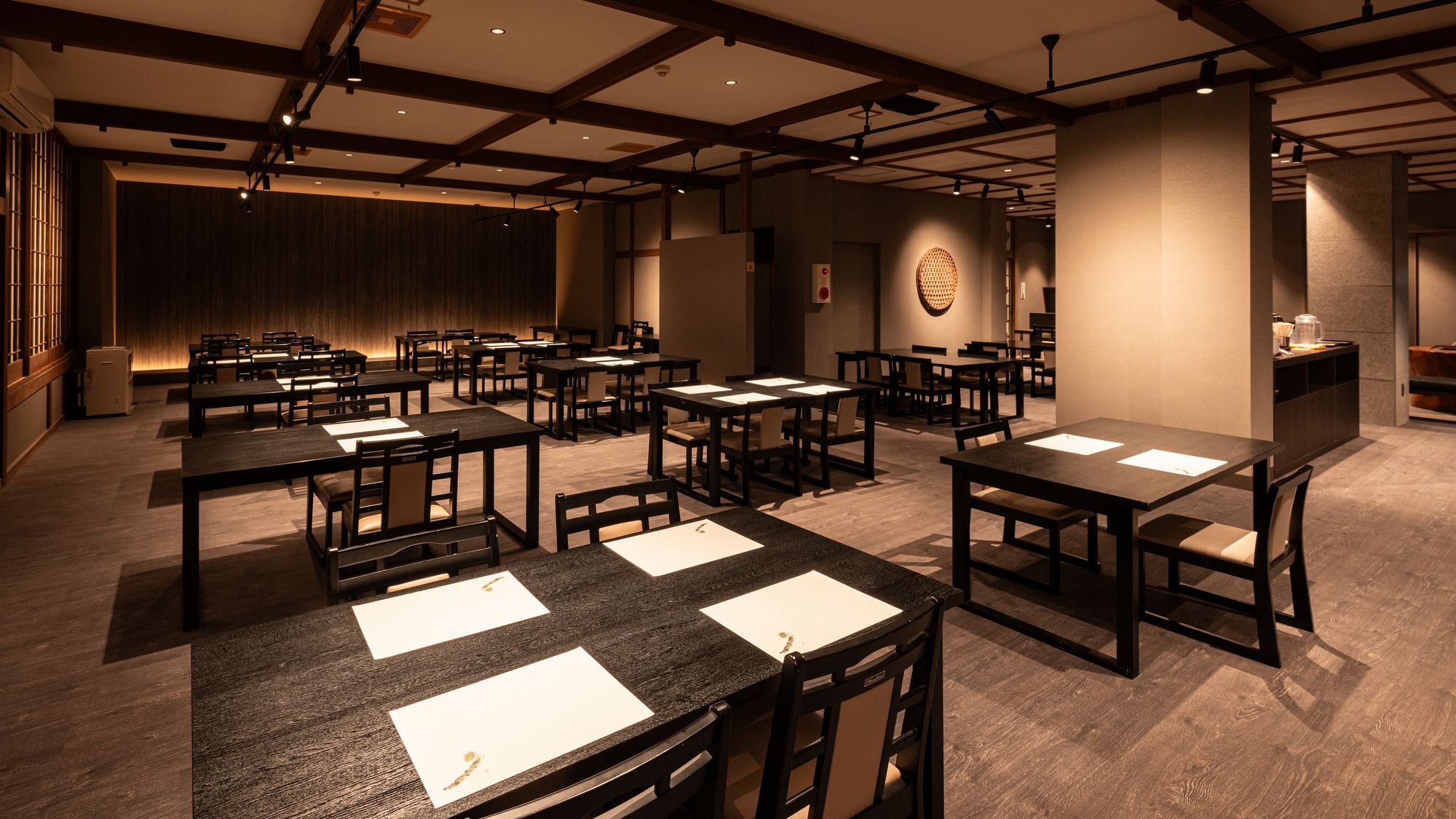 【食事処】食事処もフルリニューアルで快適に。