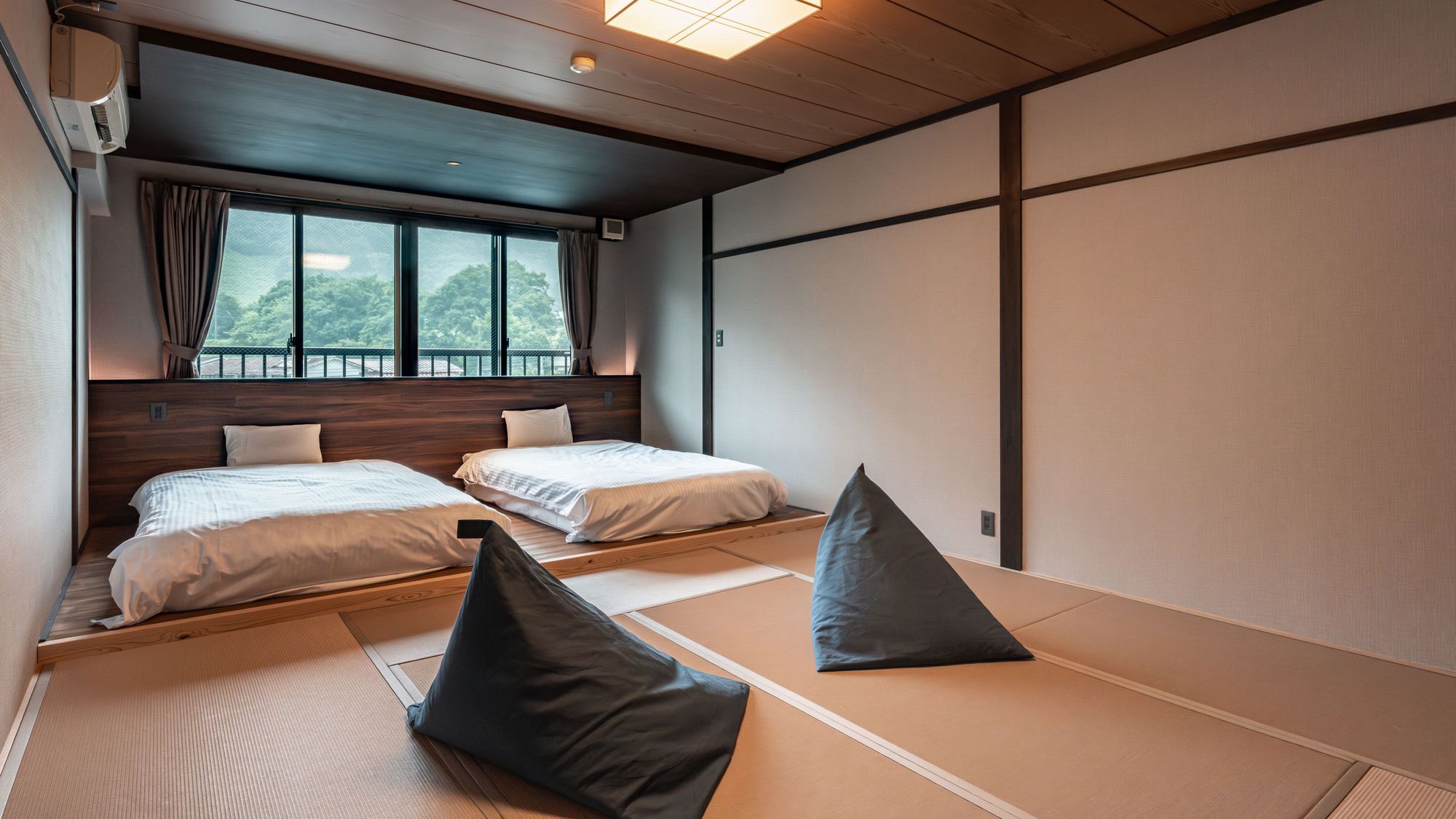 【小上がりベッド付和室(8～10畳)】人数に合わせた広さの部屋をご用意いたします。