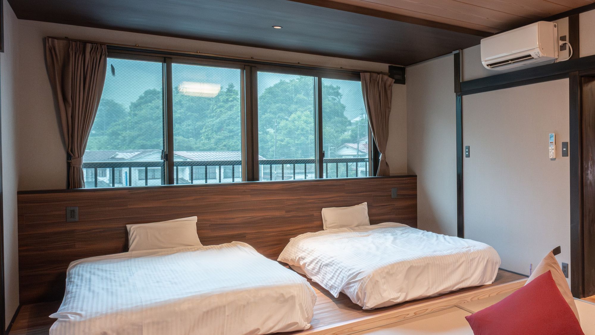 【小上がりベッド付和室(10+4.5畳)】窓に広がる自然も愉しむ