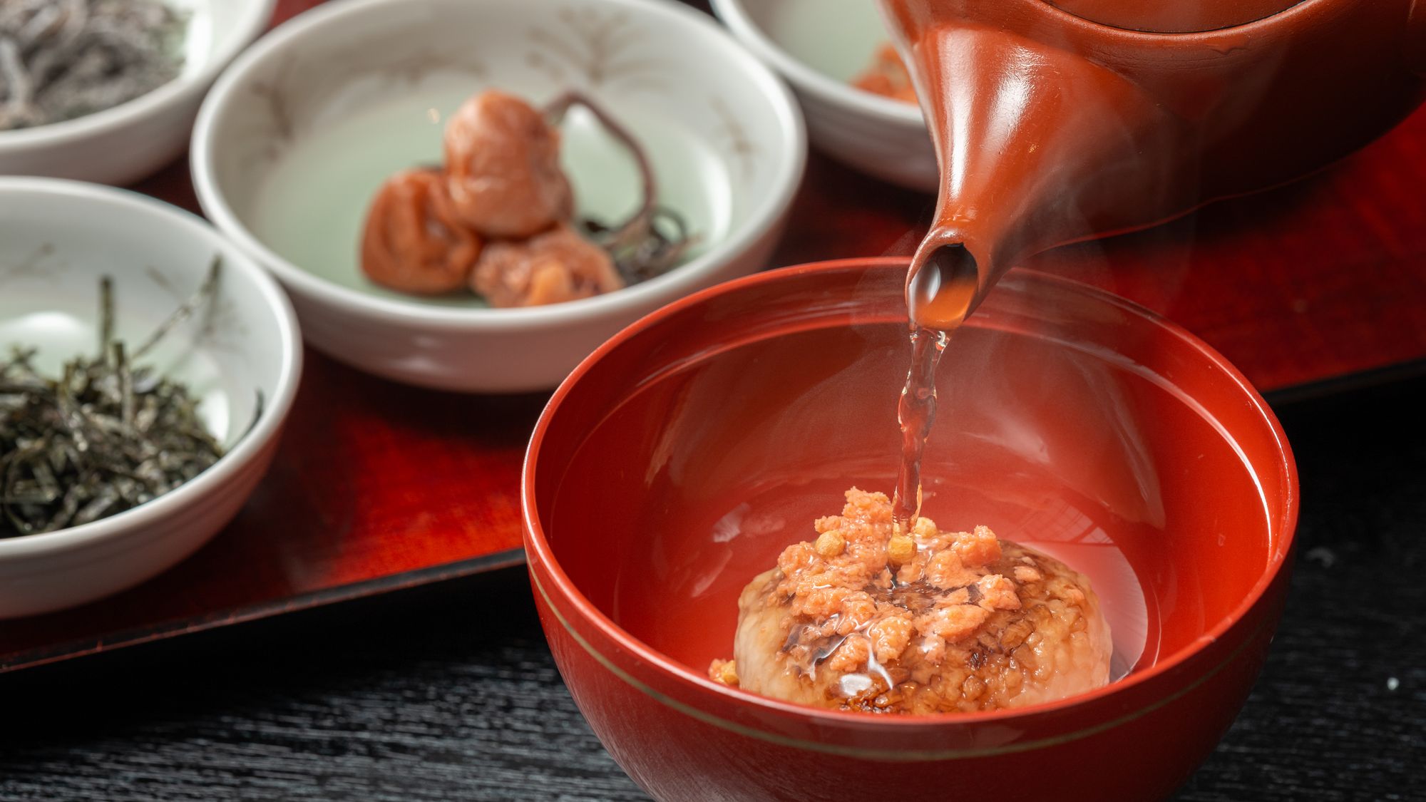 【夜鳴き茶漬け】定番のお茶漬けが焼きおにぎり茶漬けになる日も&hellip;？！