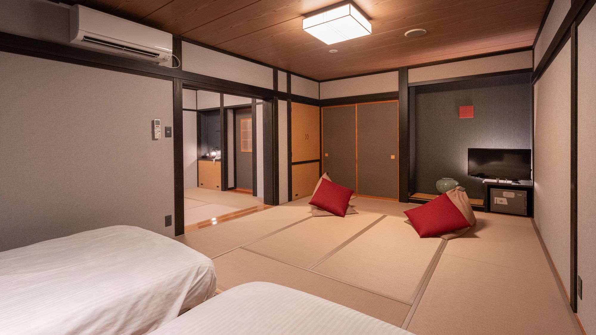 【小上がりベッド付和室(10+4.5畳)】小上がりベッド付きで更に快適にリニューアル。