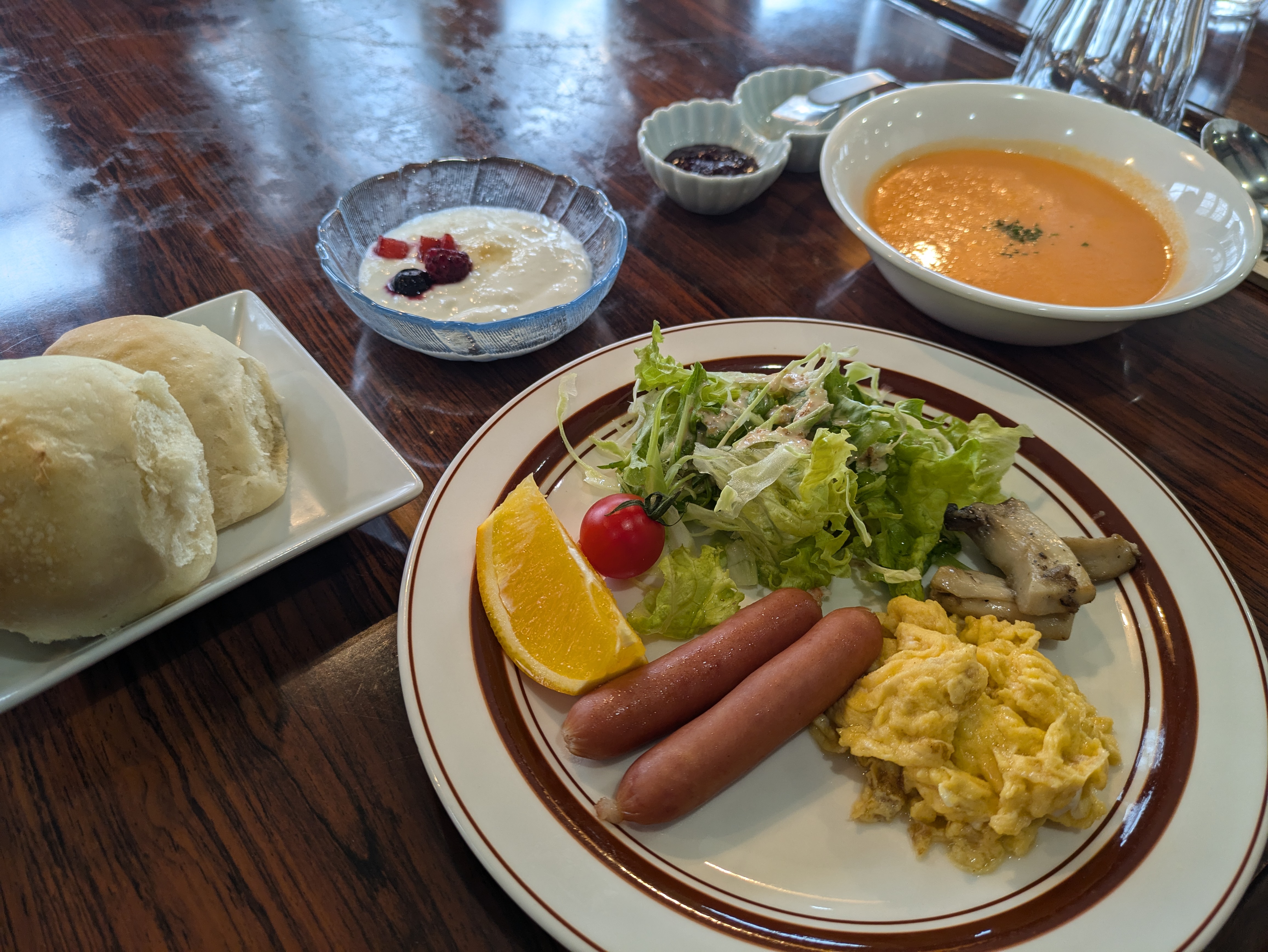 朝食は和食の日・洋食の日があります