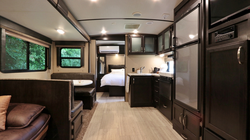 【ペット可】非日常×自然あふれる隠れ家★プールガーデンのトレーラーハウスSTAY《1泊2食付》