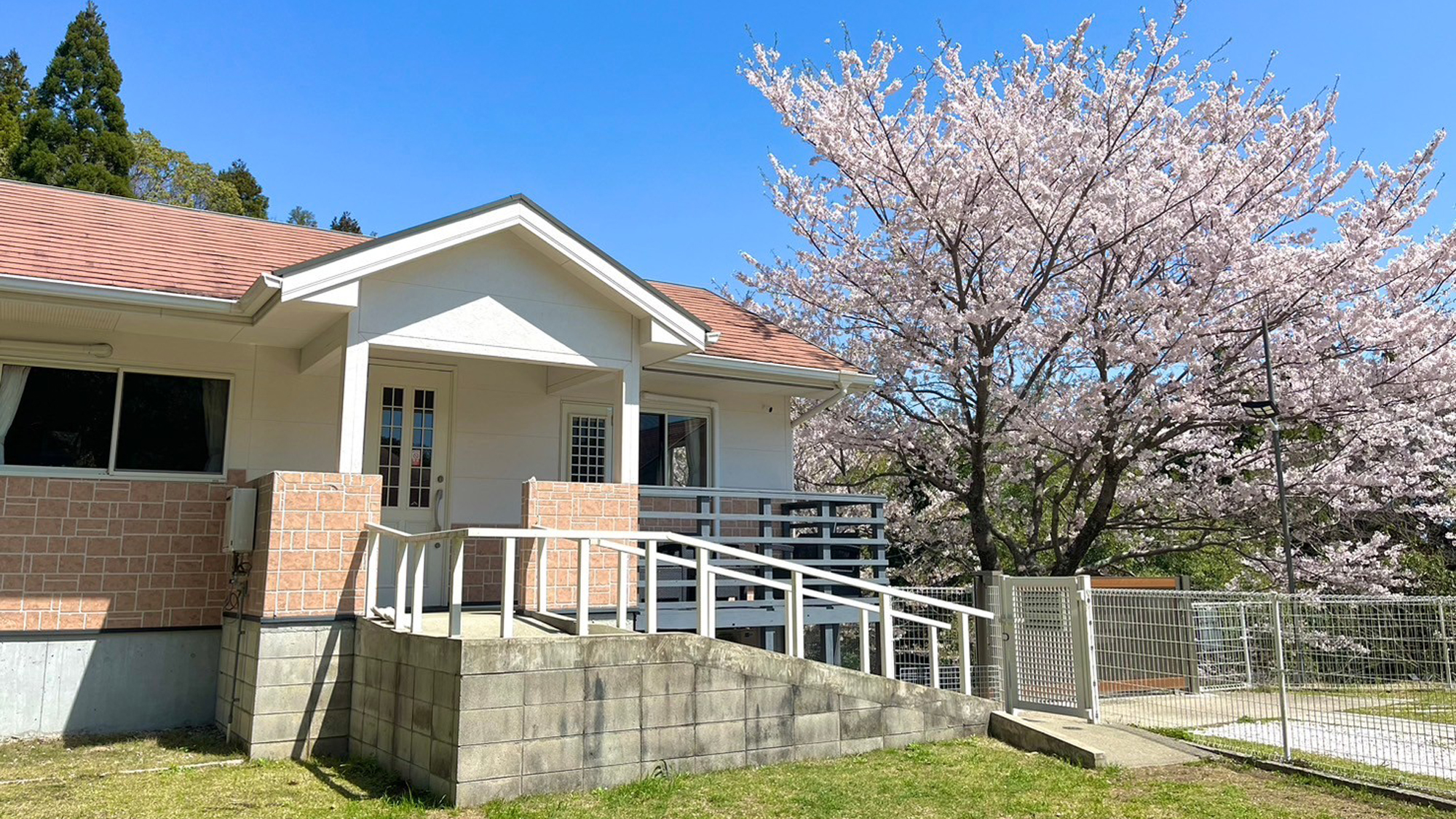 【さくらテラス】専用ドッグラン付きの離れのお部屋です。別荘感覚でご滞在いただけます。
