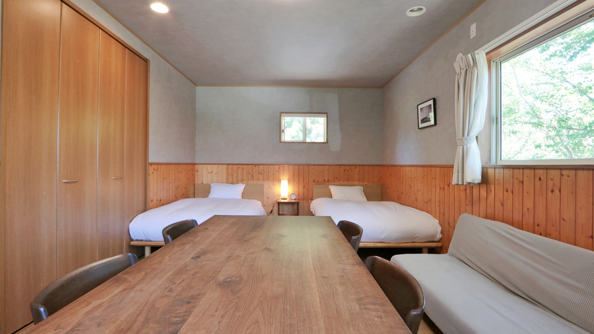 【さくらテラス】ソファーベッド付きの12帖の洋室