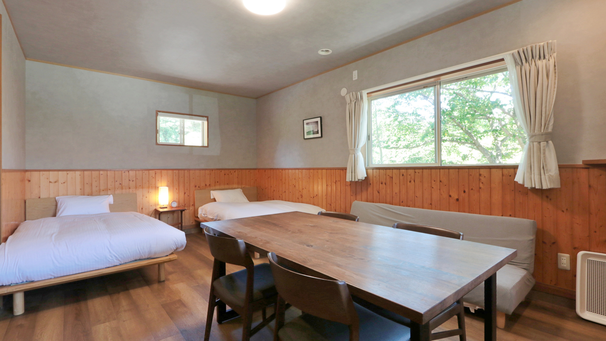 【さくらテラス】ソファーベッド付きの12帖の洋室