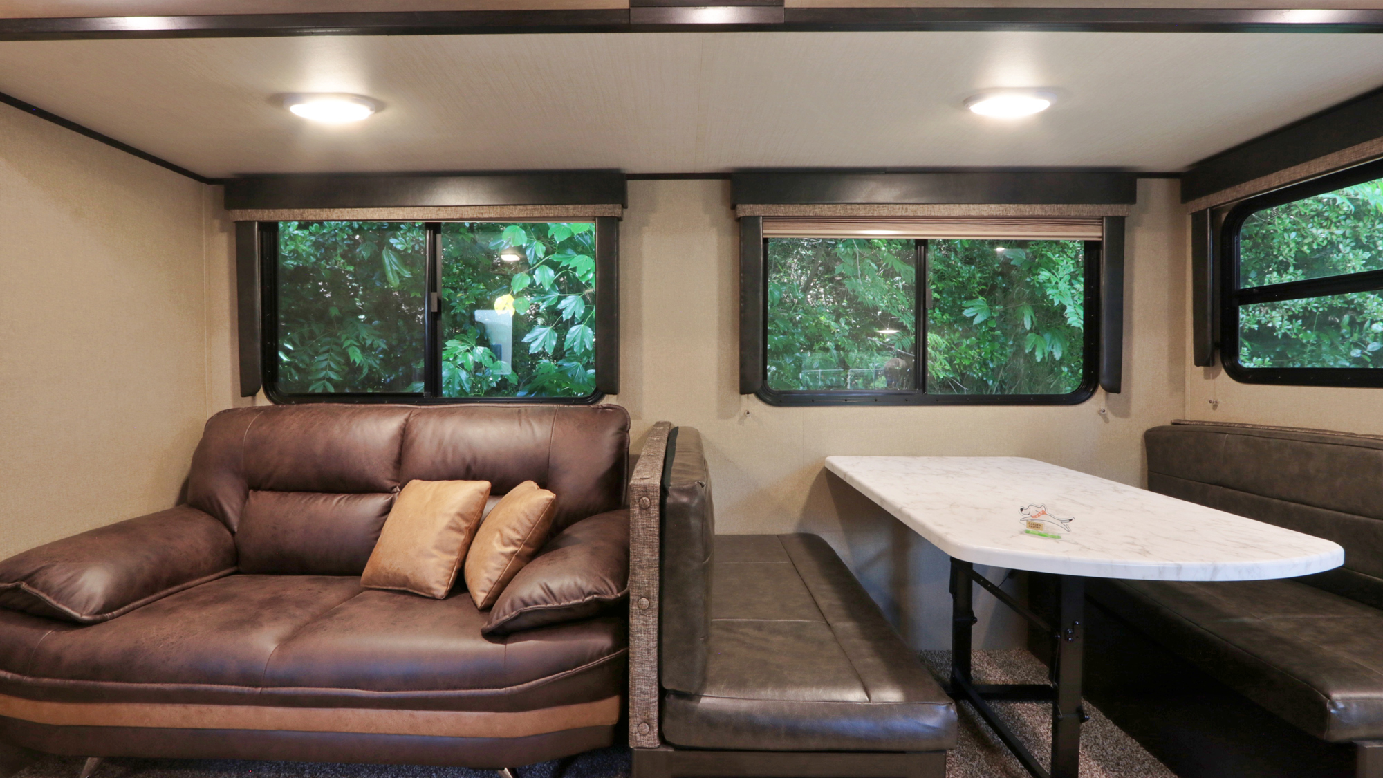 【トレーラーハウス】