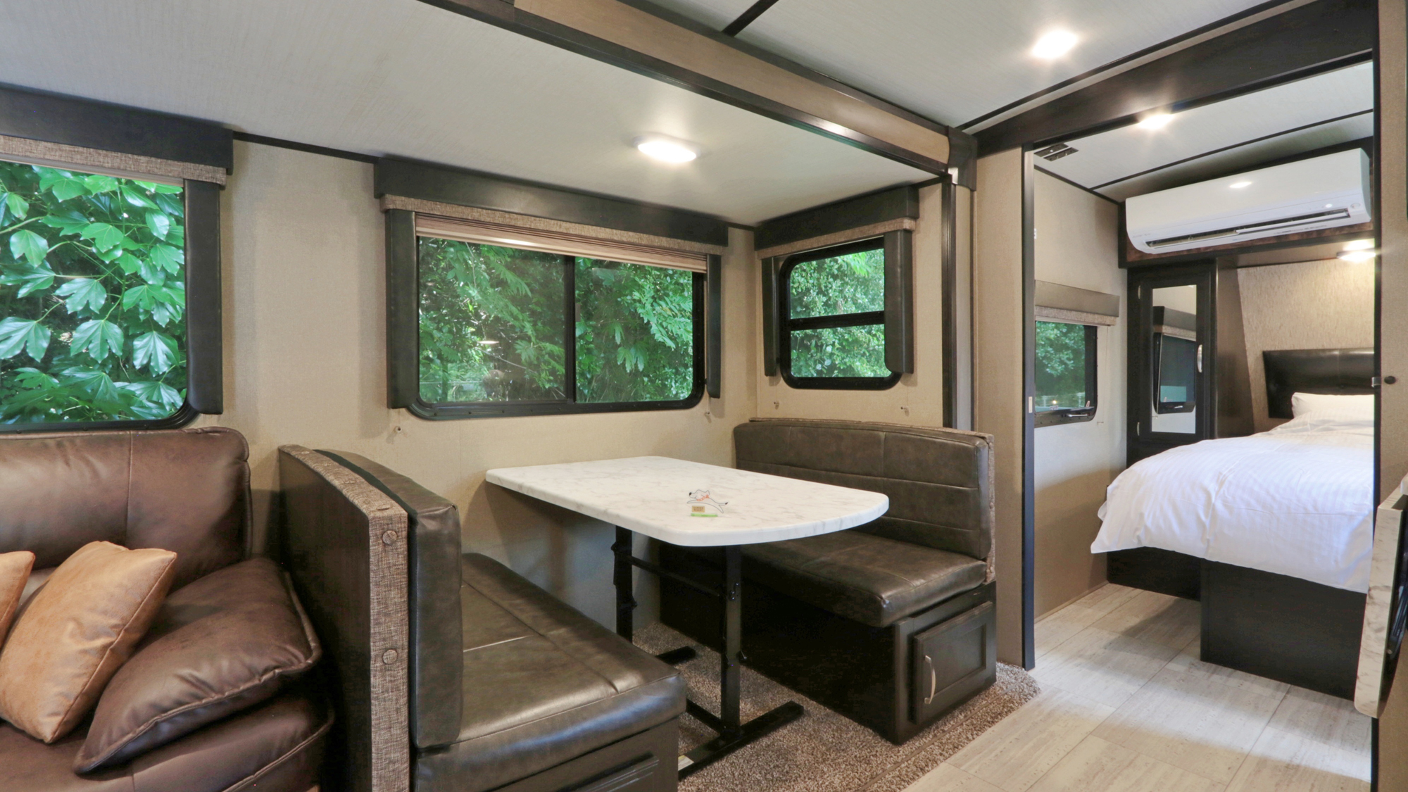 【トレーラーハウス】