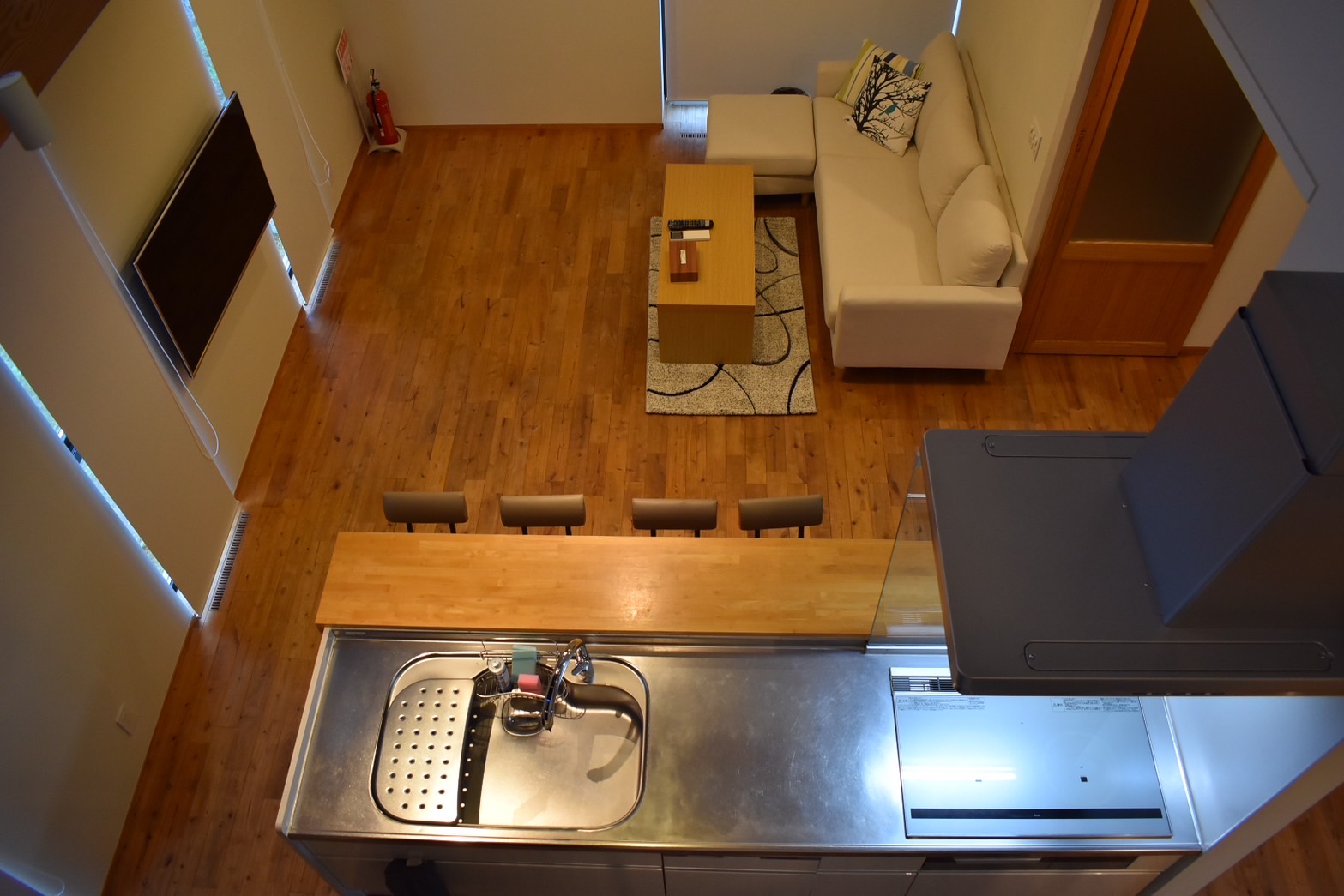 ２階からリビング全体を見下ろせます。