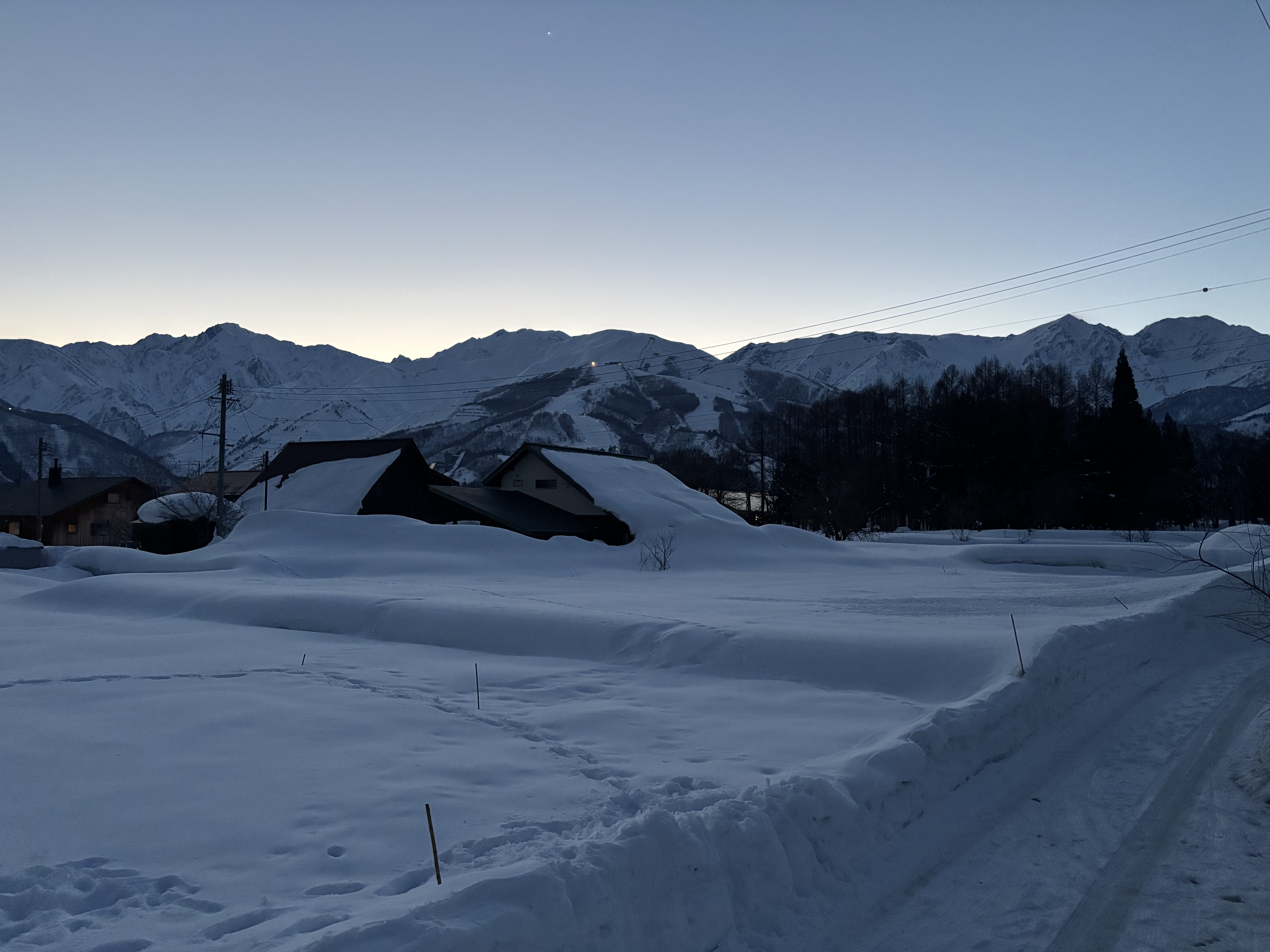 夕暮れの白馬三山