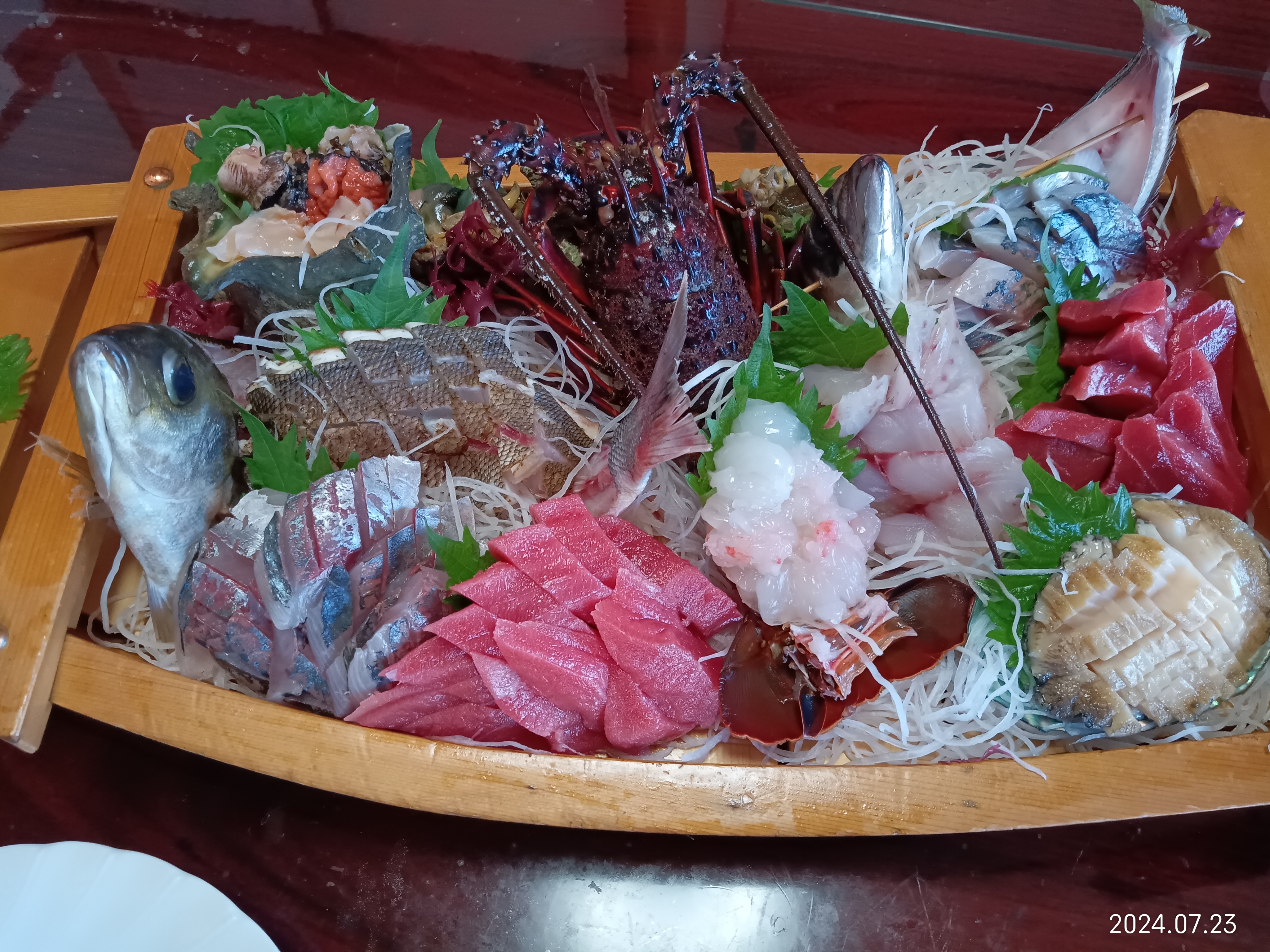 新鮮な魚の船盛