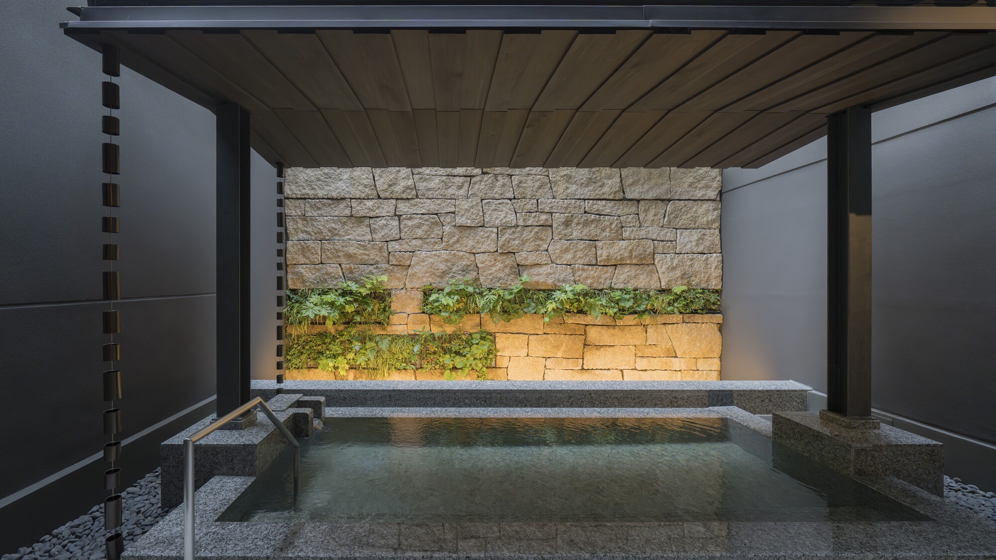 天然温泉：外風呂