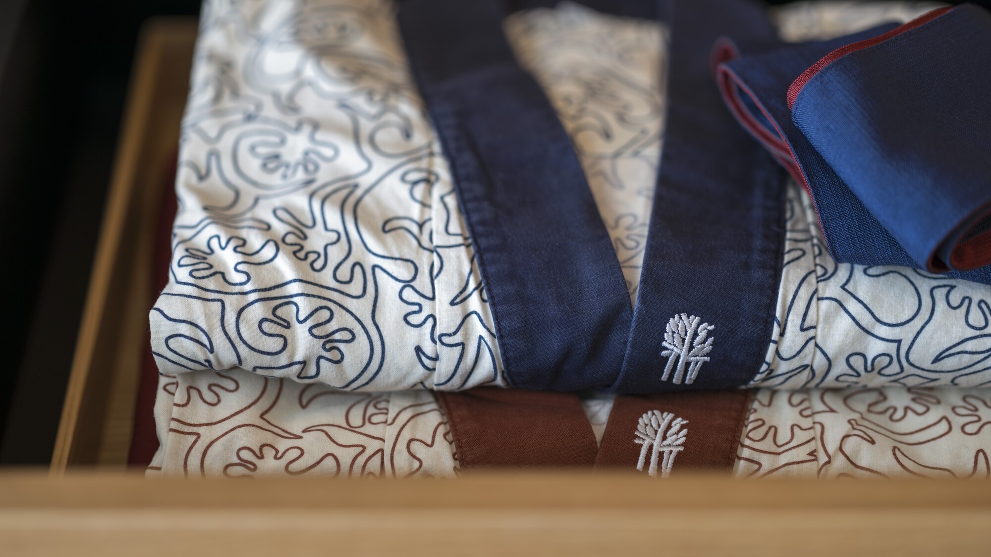 和モダンな雰囲気で寛ぐ空間