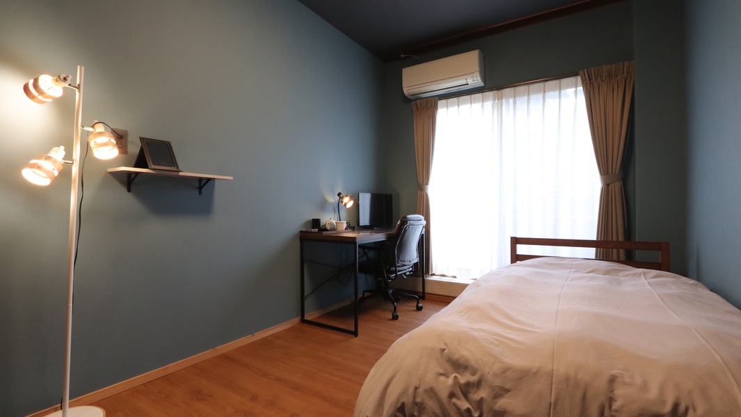 【洋室シングル】モダンな空間でお寛ぎください　