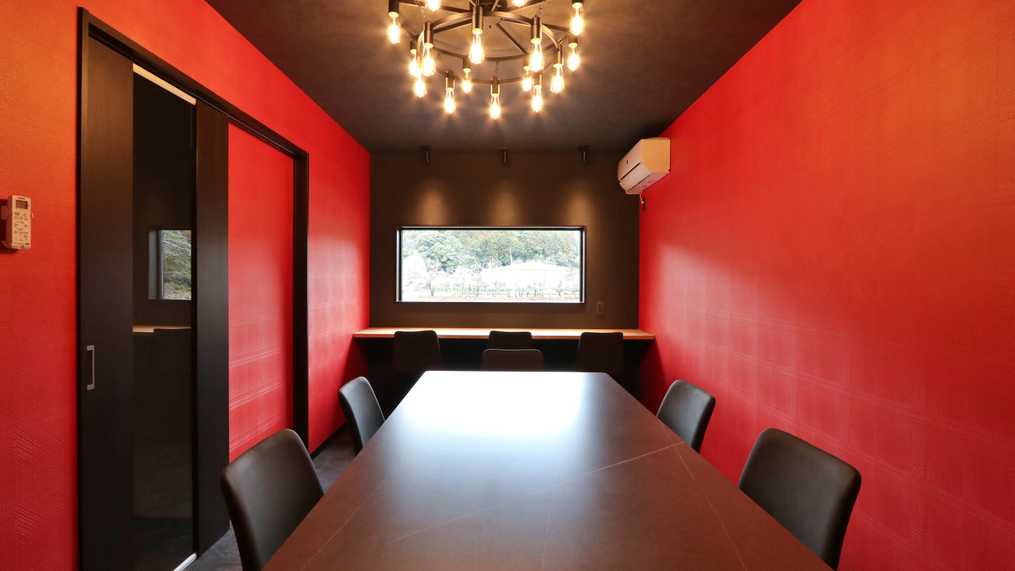 【食事処ーテーブル席】複数でのご利用におすすめの席　