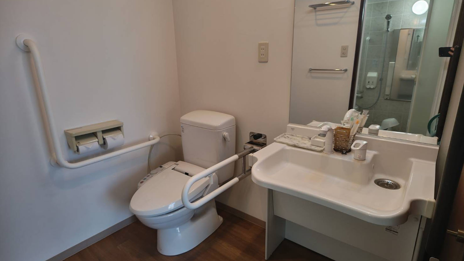 402号室　バリアフリー　トイレ