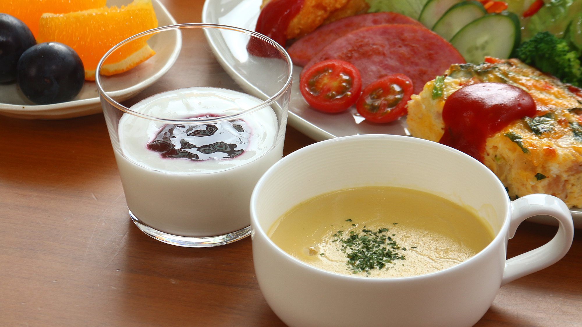 朝食-コーンスープとヨーグルト