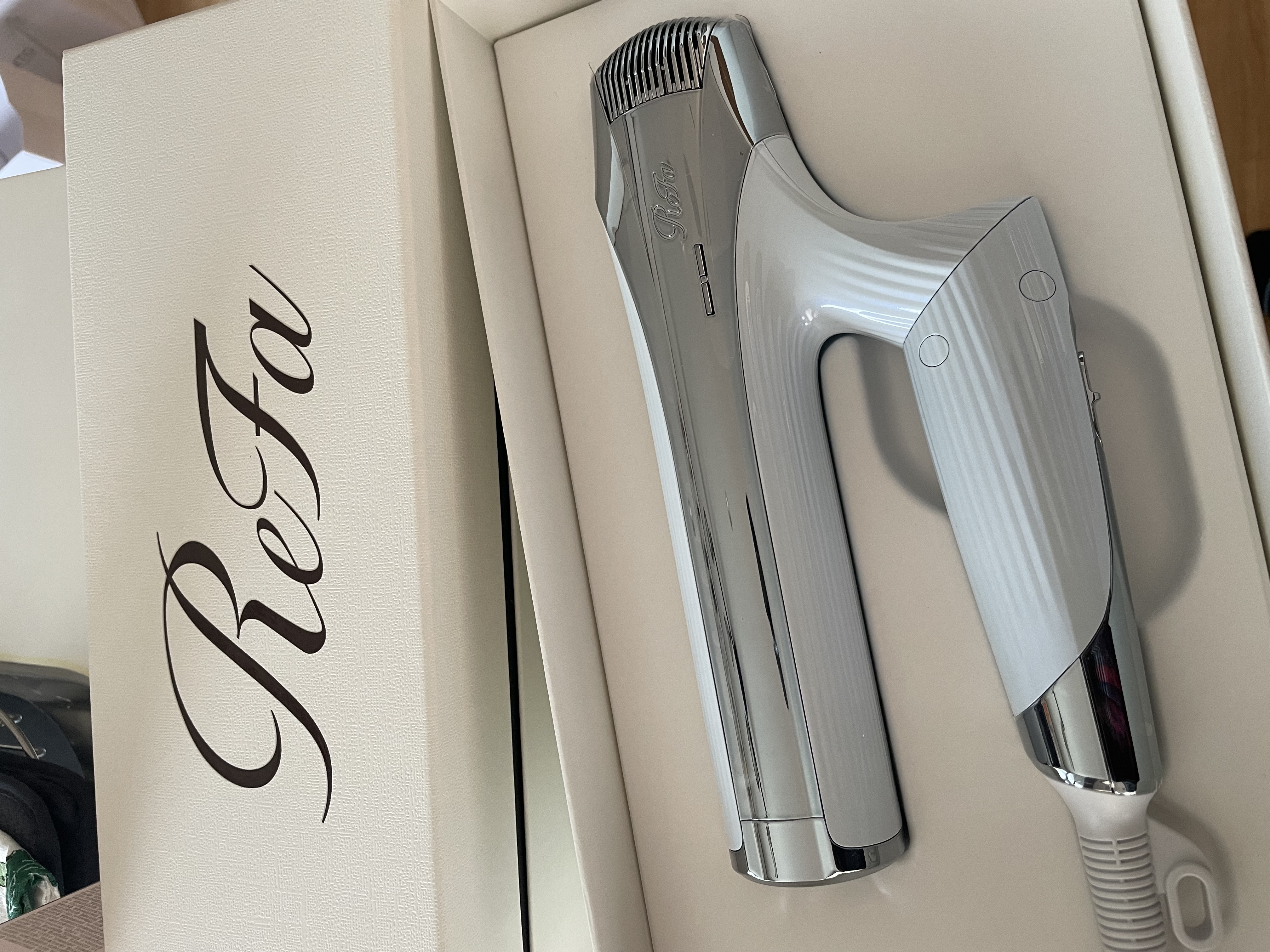 リファビューティックドライヤ