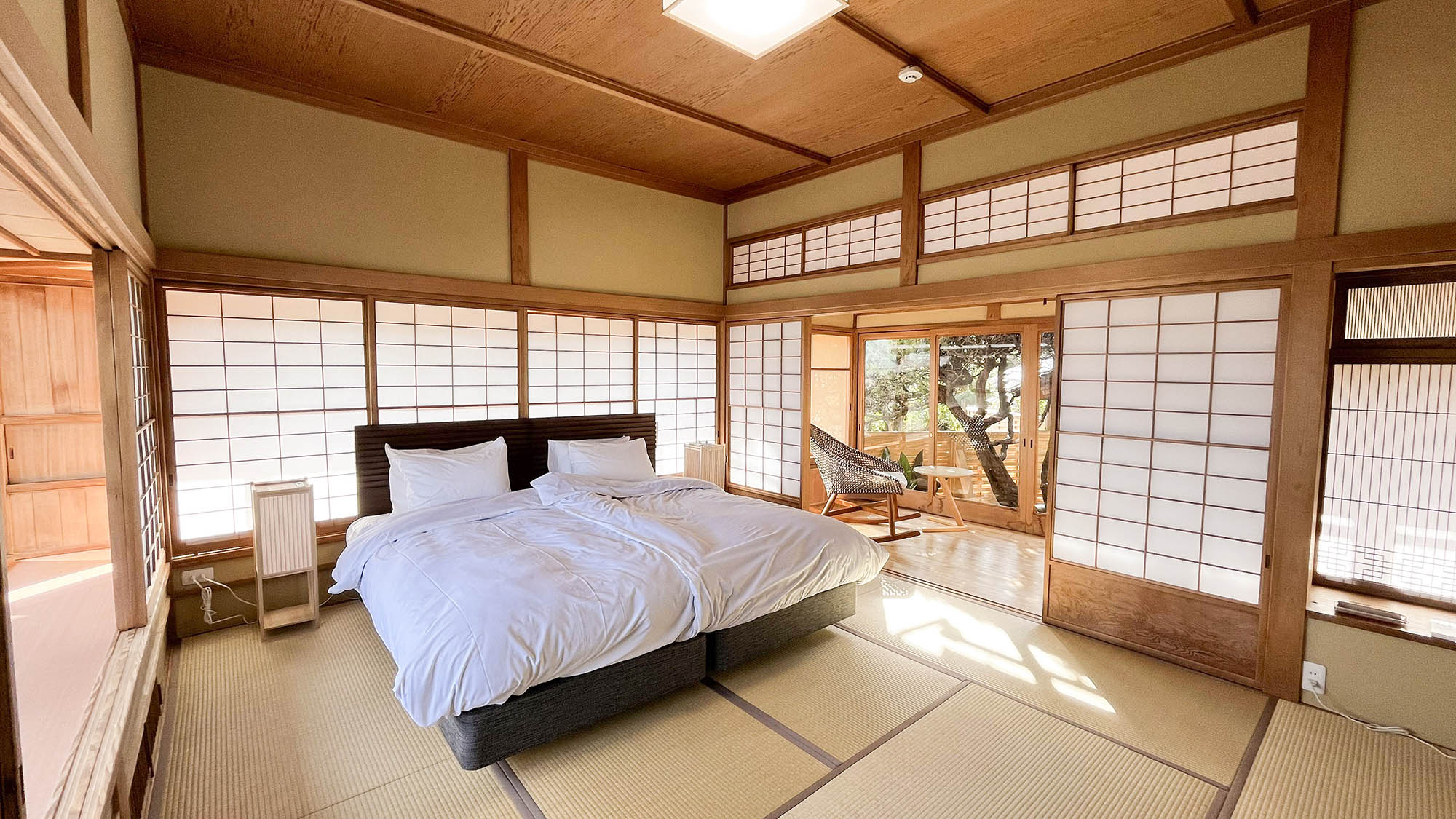 ・【寝室（離れ）】宮大工が造ったとされる離れは日本家屋の魅力をそのままにした和の空間です