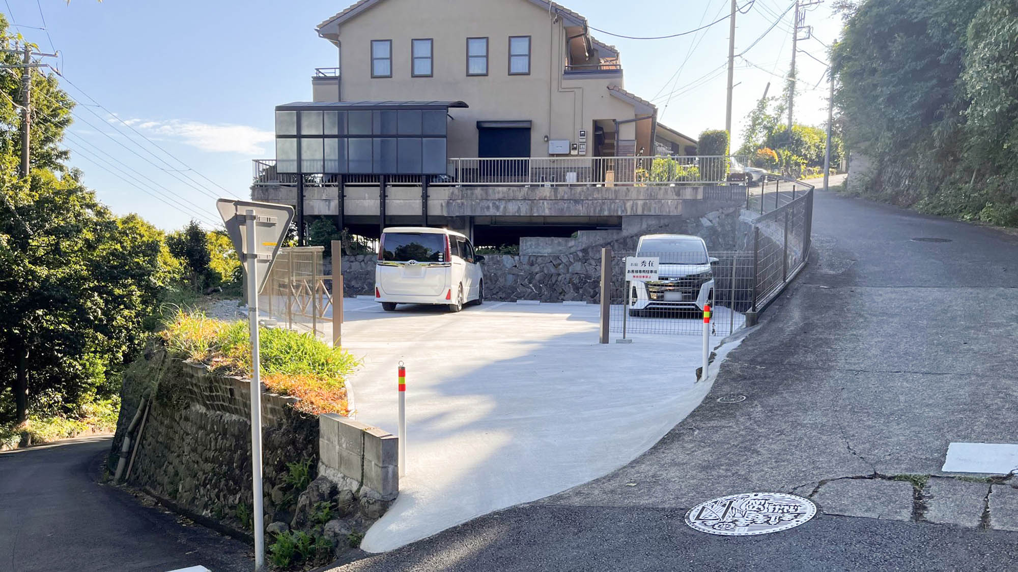 ・【第二駐車場】4台までお停め頂ける広い駐車場。お宿秀在まで約60mの距離にございます