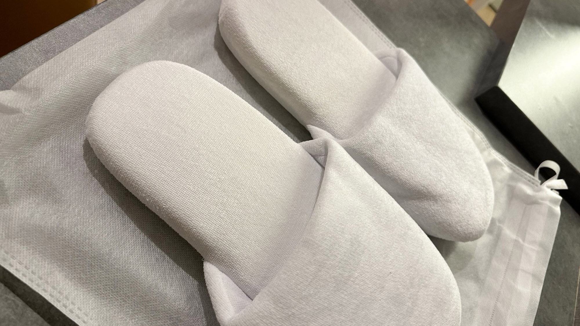 ・【アメニティ】館内ではスリッパをご利用ください