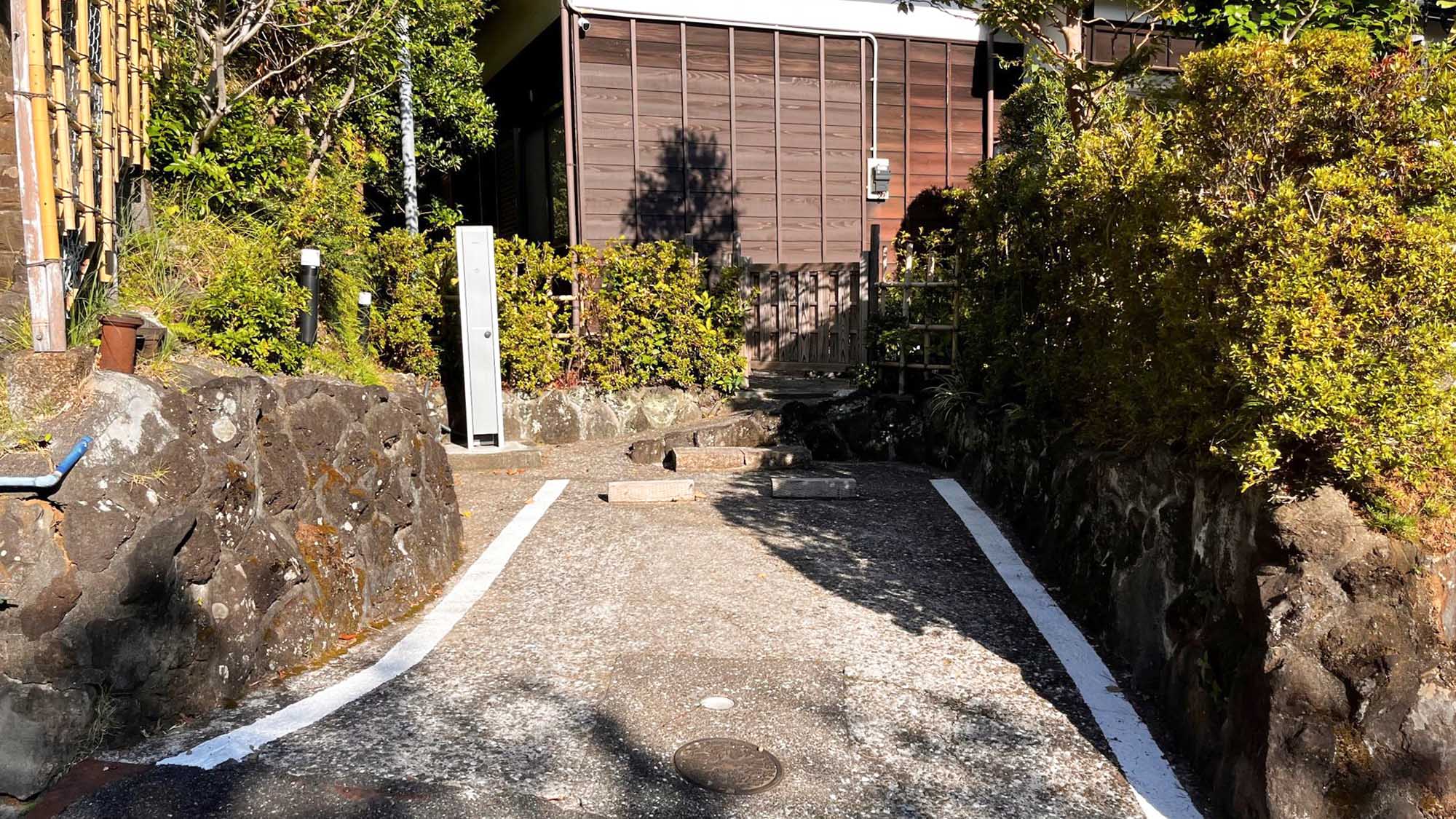 ・【第一駐車場】建物横に1台お停め頂けます