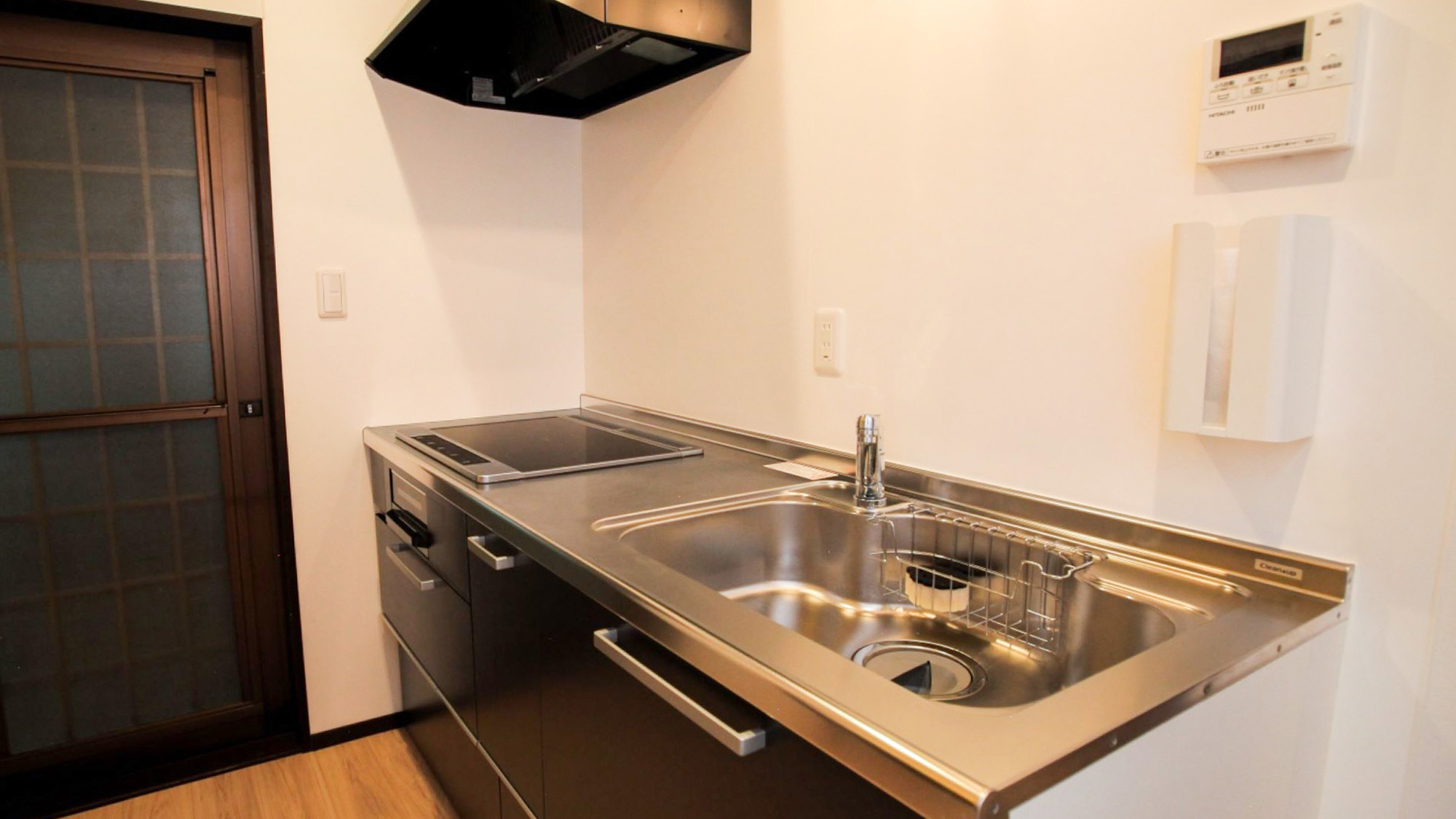 ・【キッチン】調理器具やキッチン設備も充実。お料理もできますので連泊時も快適です