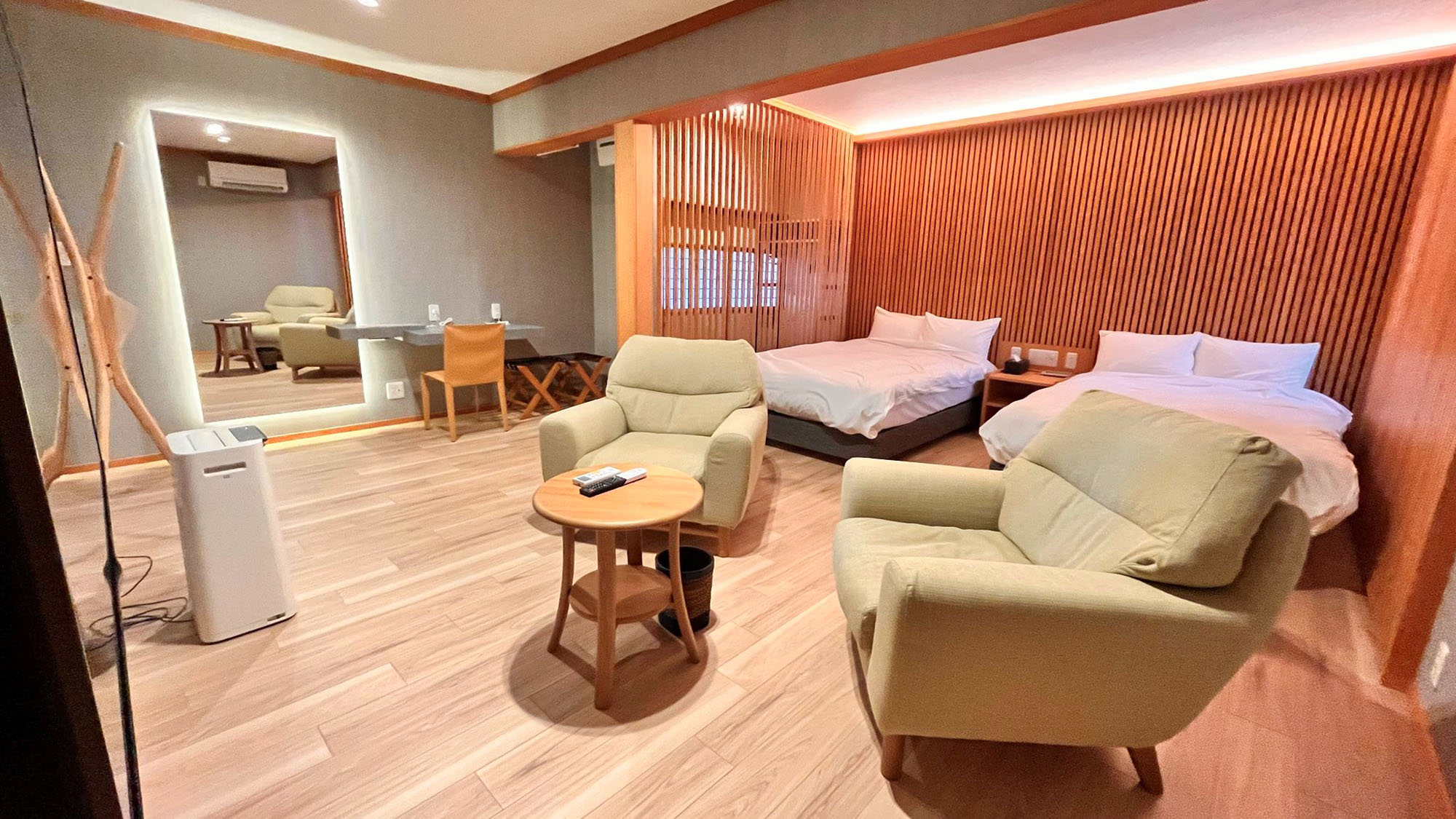 ・【寝室（母屋）】まるでホテルのスイートルームのようなお部屋です