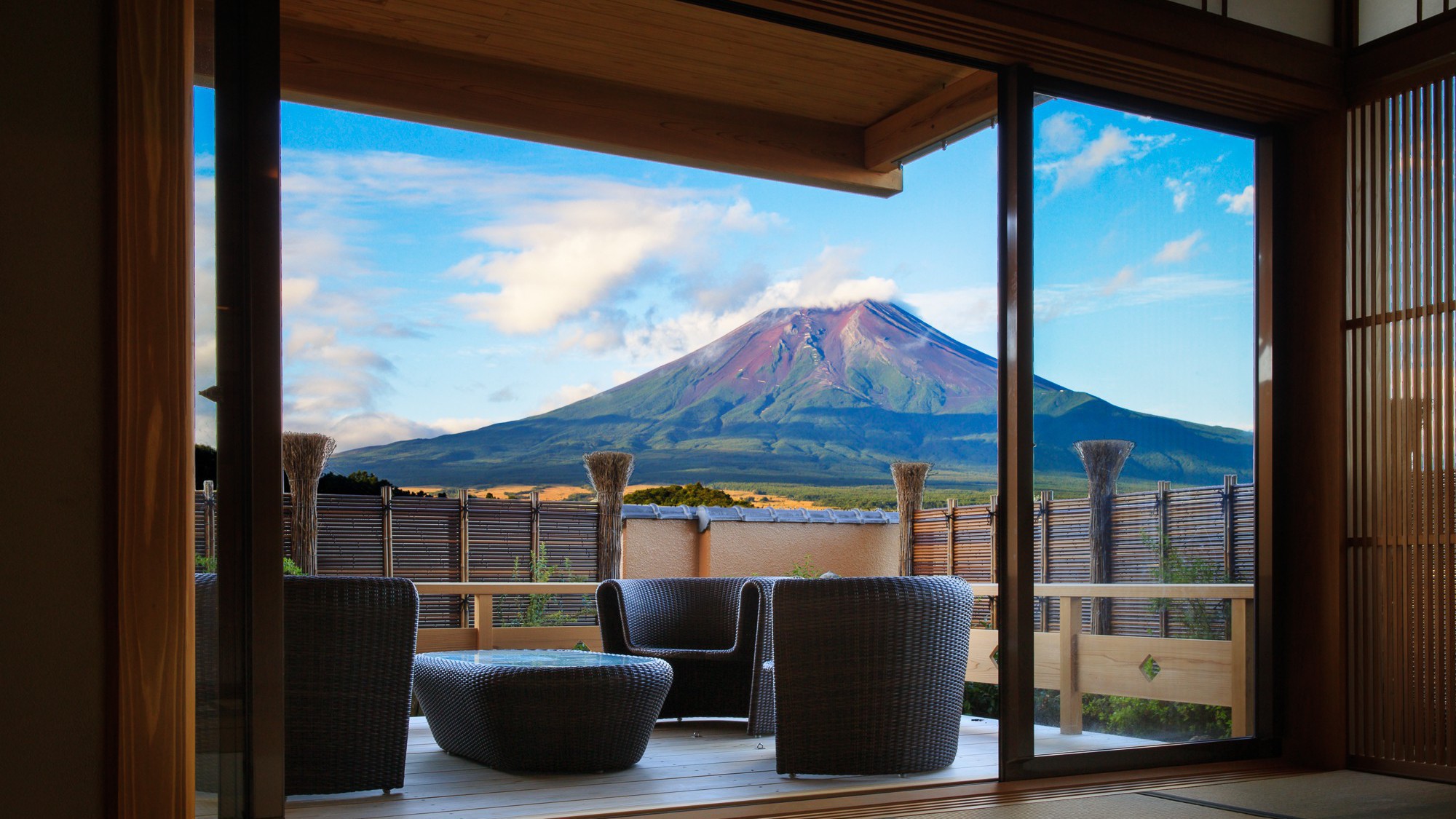 貴賓室／富士山を望むウッドデッキ