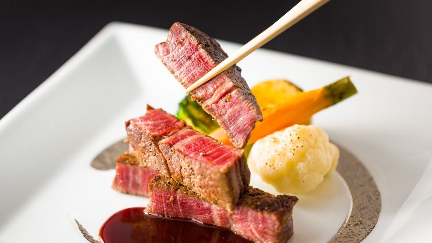 【甲州牛フィレステーキ＆鮑の煮貝】旬を味わう厳選お料理☆燦里専用ダイニングでご夕食プラン
