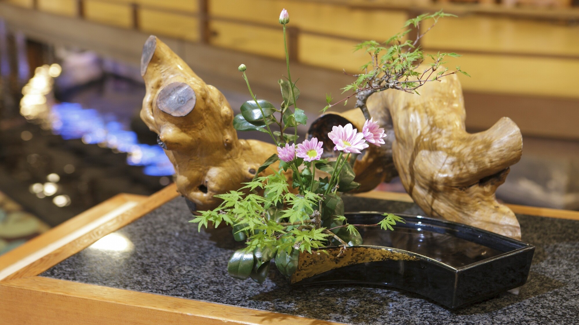 館内随所のいけばなもお客様をお待ちしております