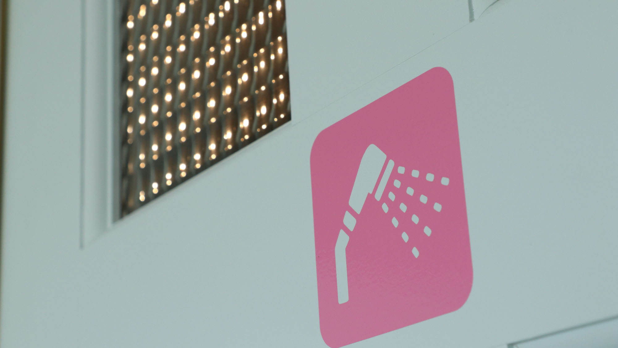 シャワールーム（男女別で各2つ有り)*