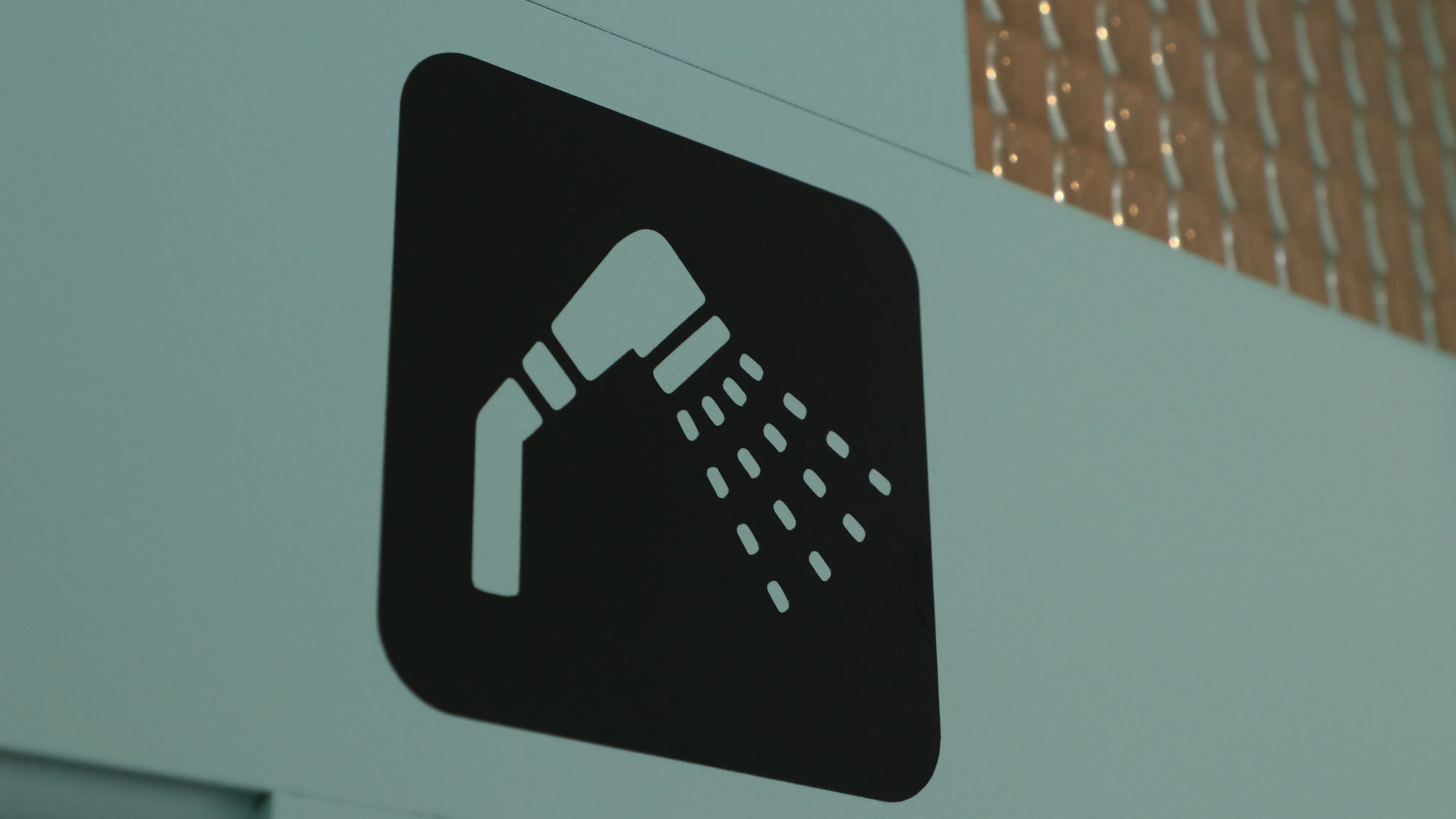 シャワールーム（男女別で各2つ有り)*