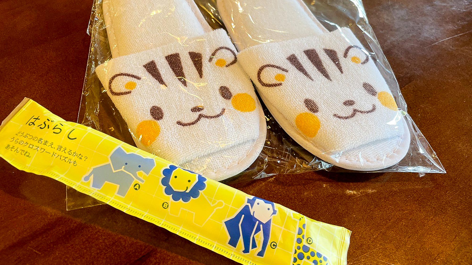 ・【お子様用アメニティ】お子様の心をくすぐるかわいいスリッパと歯ブラシをご用意しております