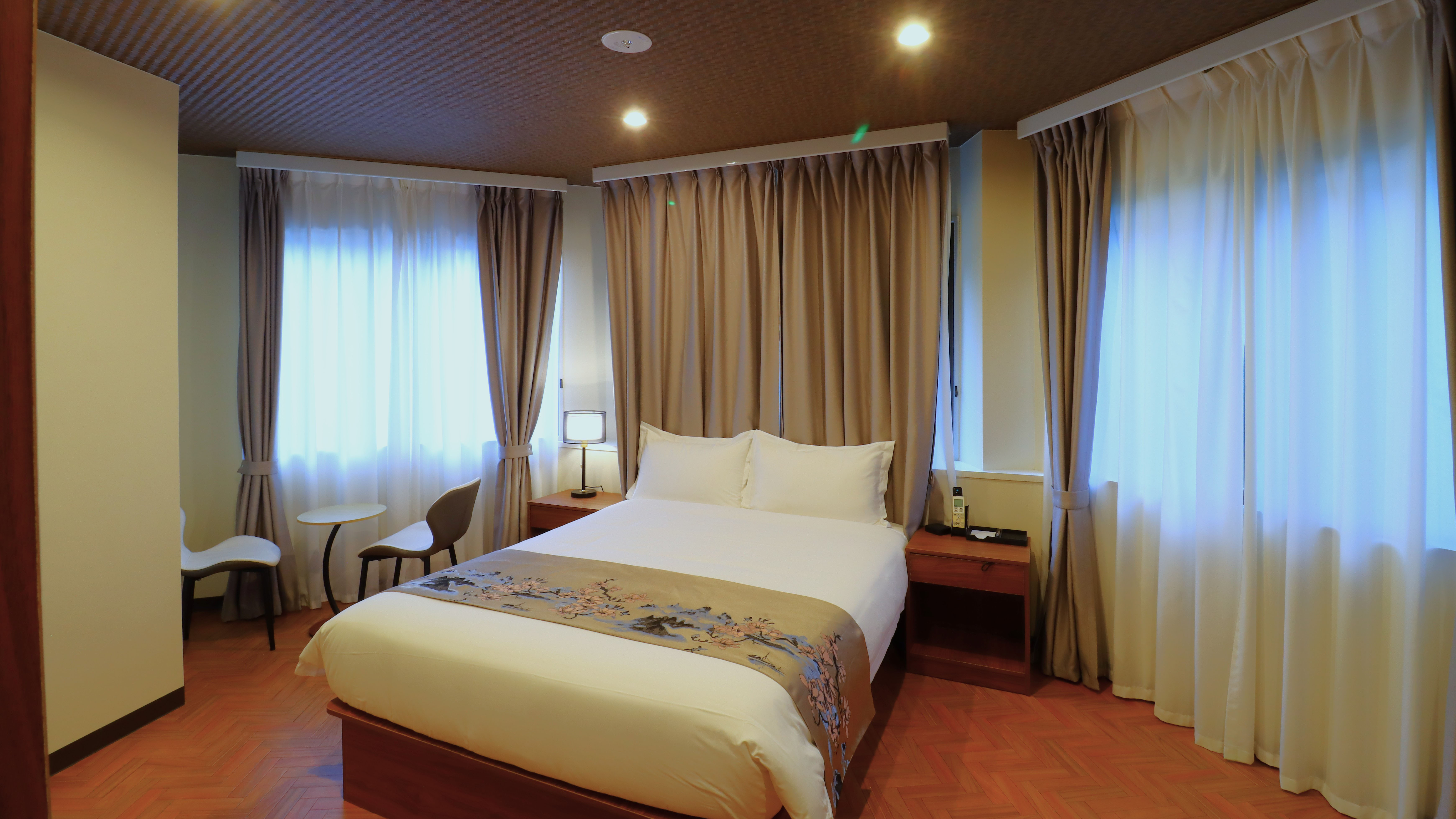 デラックスクイーン