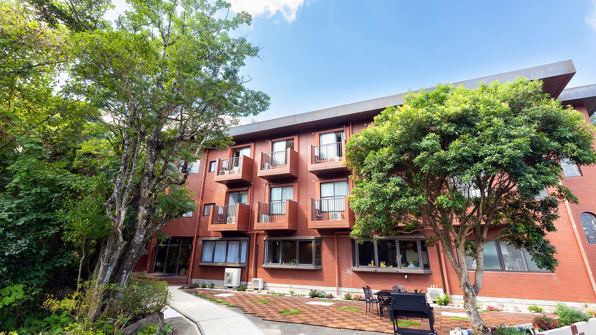 ・【ホテル外観】全室20平米以上！ゆとりある広さが自慢のビジネスホテルです