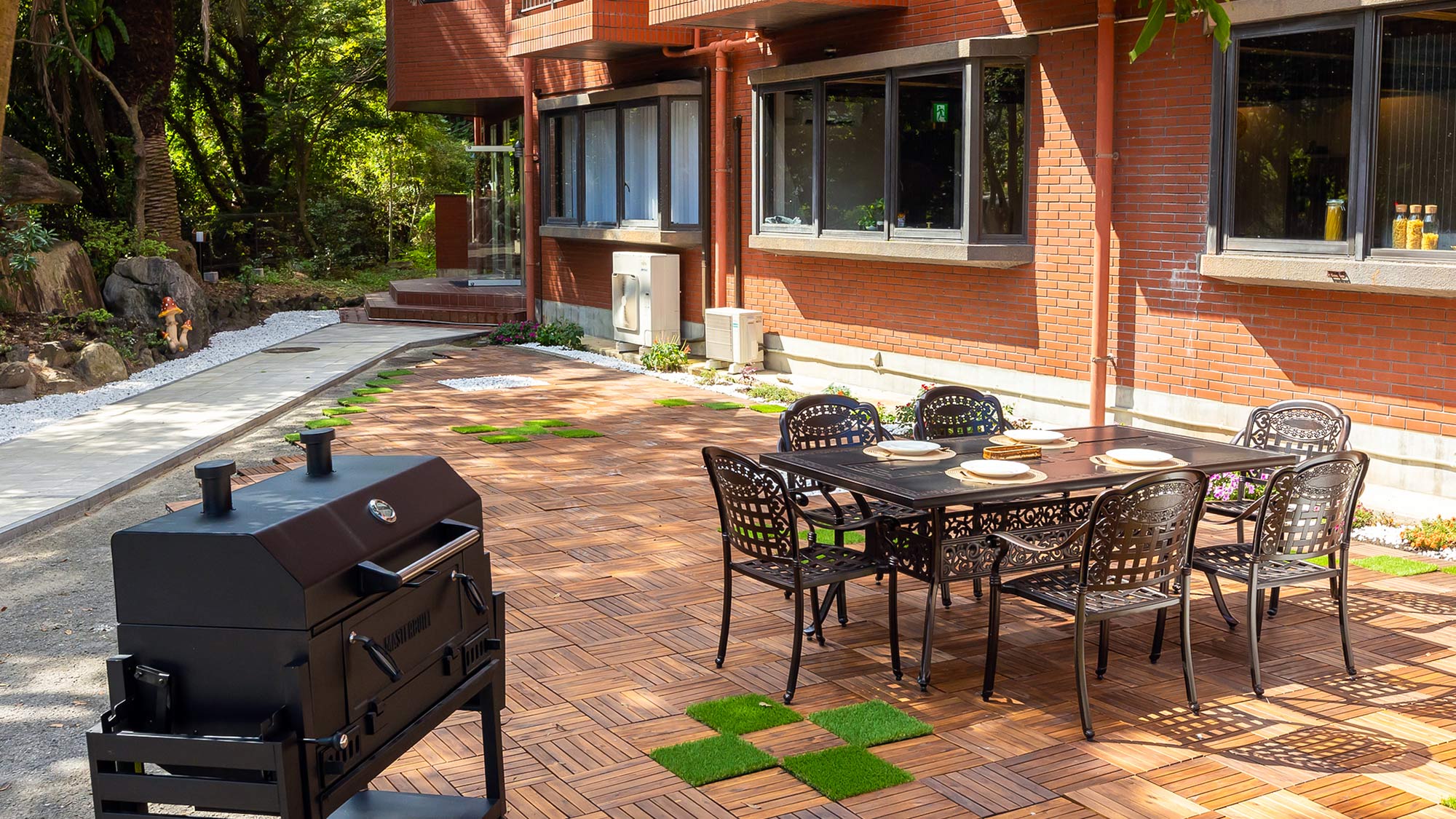 ・【ガーデンテラス】バーベキューもお楽しみいただけます（機材は当ホテルにてご用意）