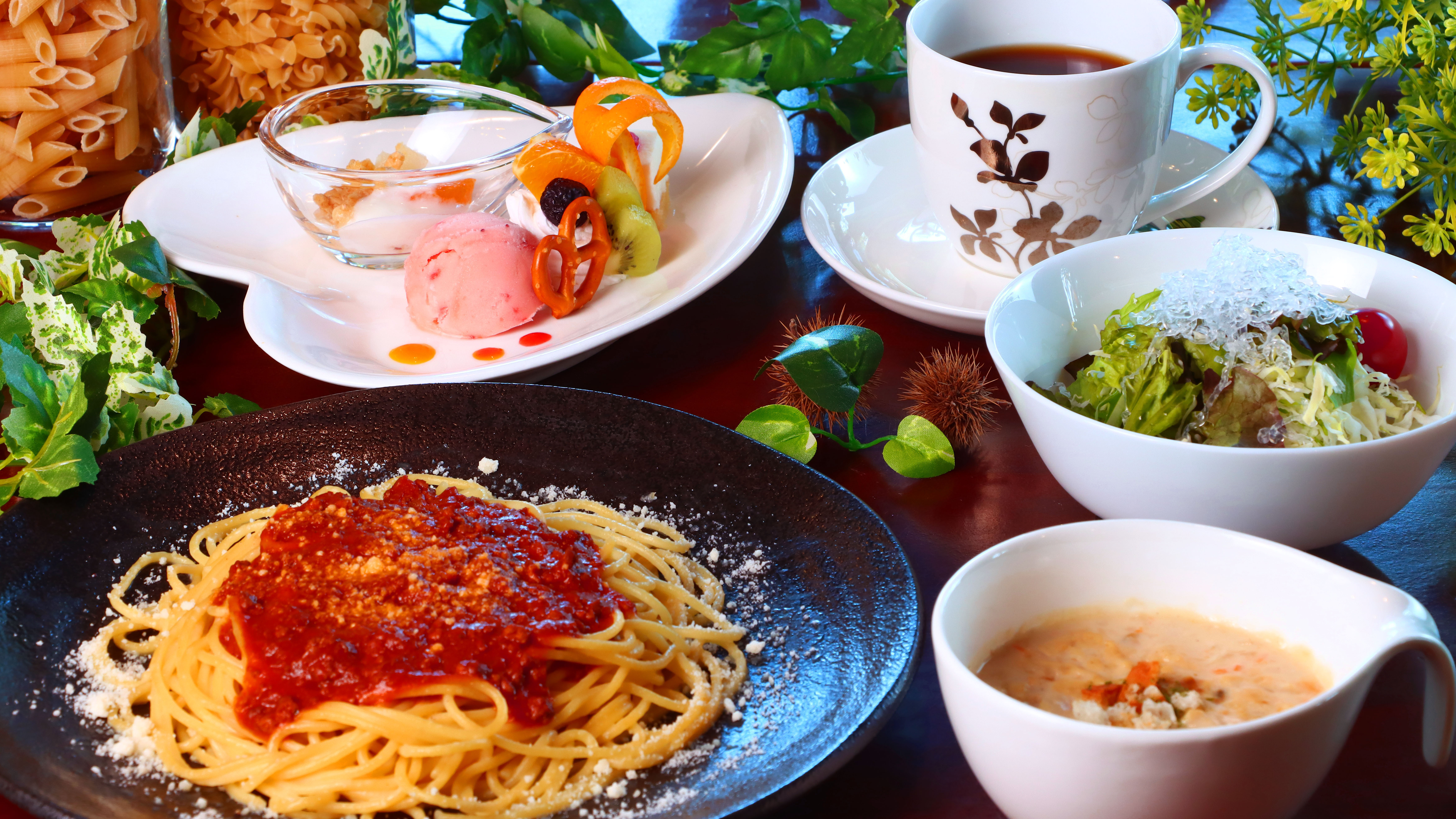 選べるメインにスープ・サラダ・デザート・ドリンク付