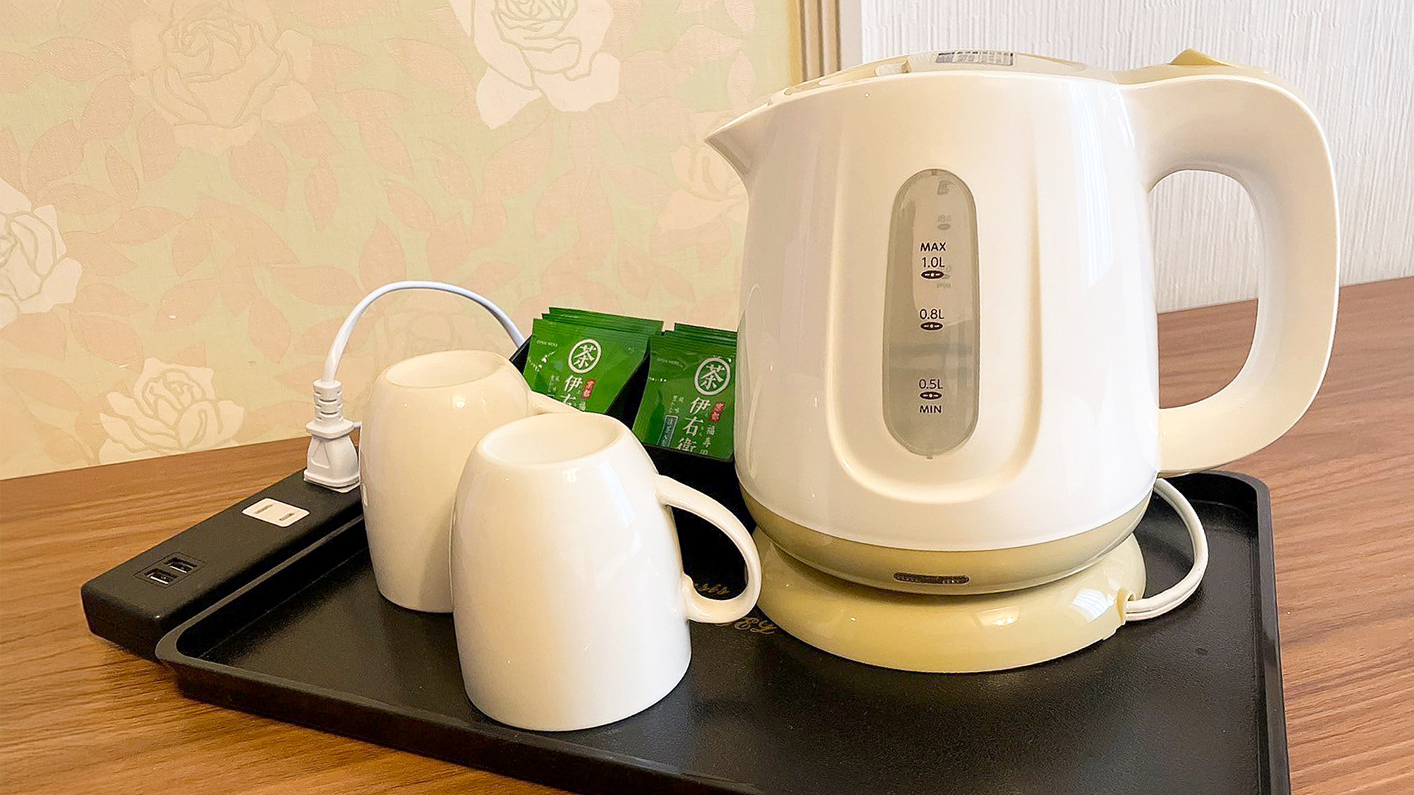 ・【湯沸かしポット】温かいお飲み物やカップ麵など、お湯が必要な際にお使いください