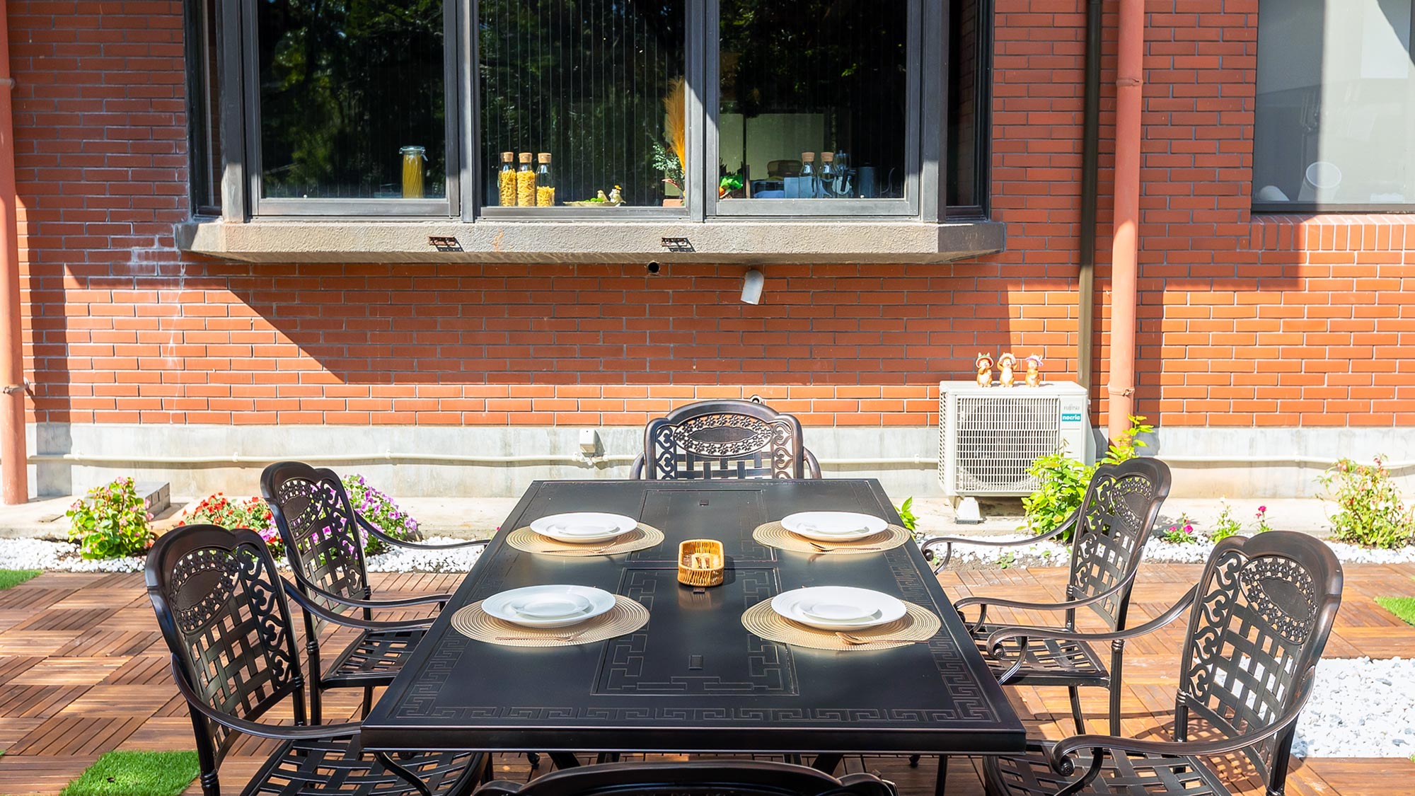 ・【ガーデンテラス】陽気がいい日には外でお食事をお召し上がりいただけます