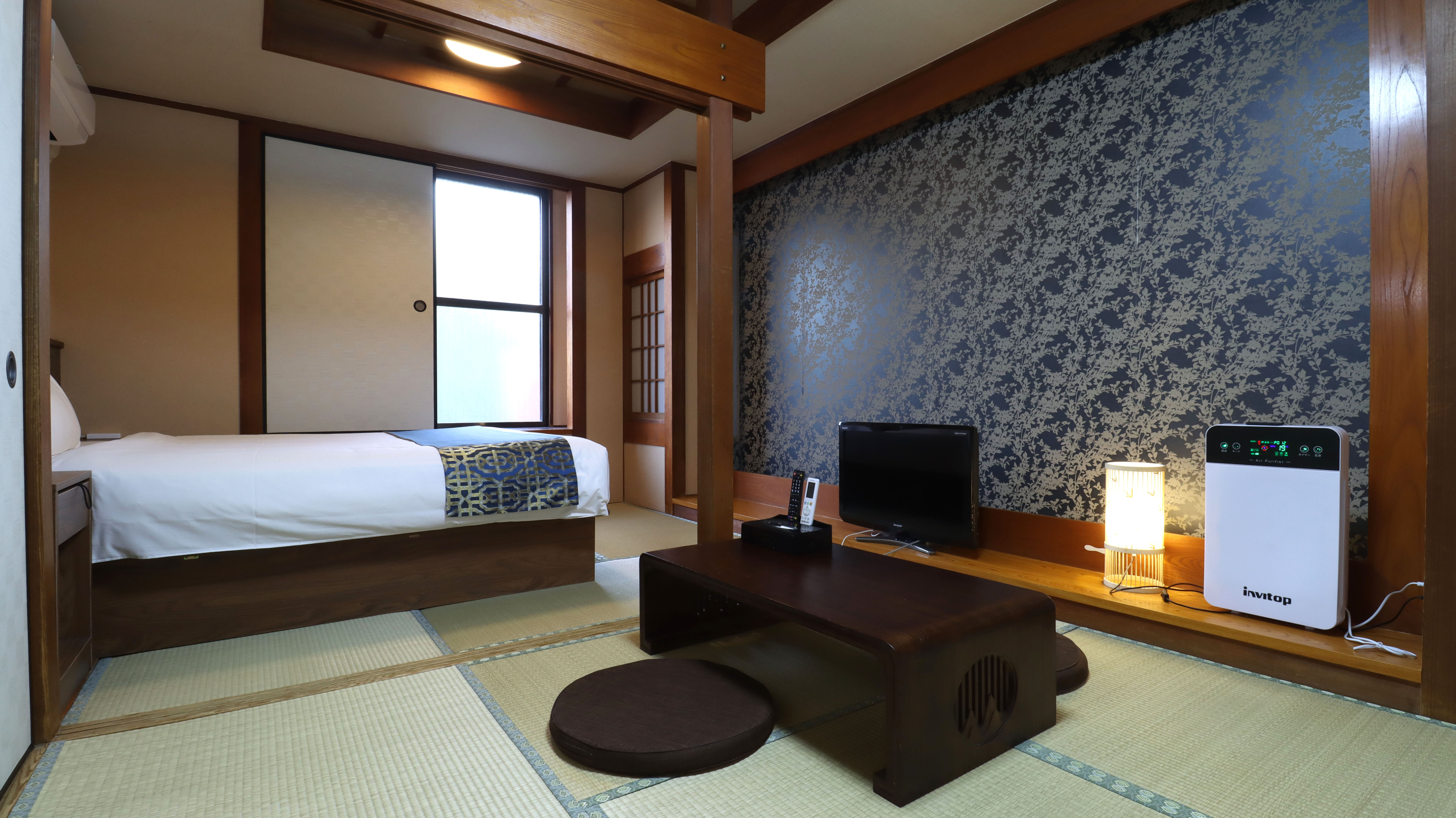 畳とベッドの両方でお寛ぎいただけます