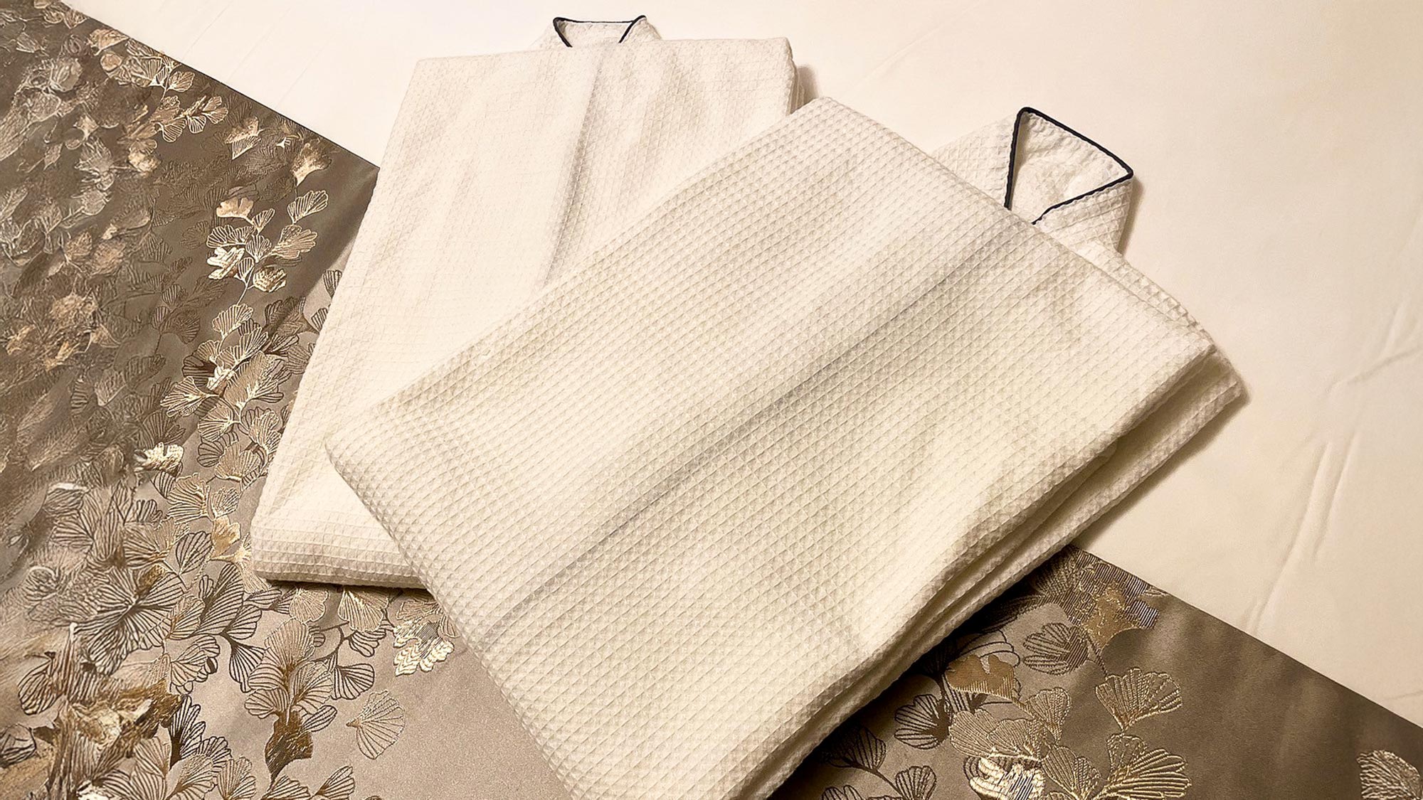 ・【寝巻】お休みいただく際のナイトガウンは柔らかな肌触りで健やかな眠りを誘います