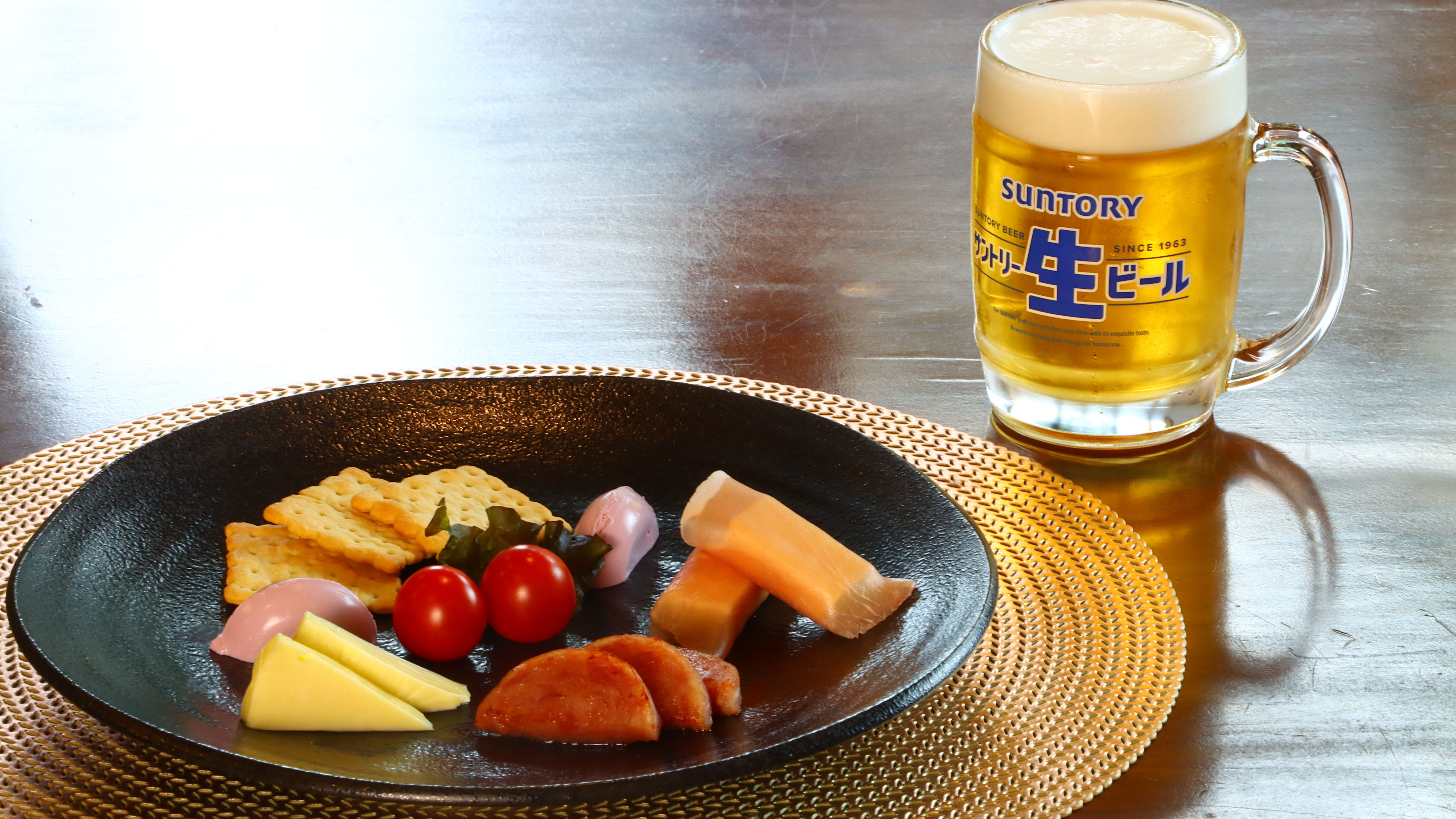 お好きなドリンク一杯とおつまみが付いたセットです