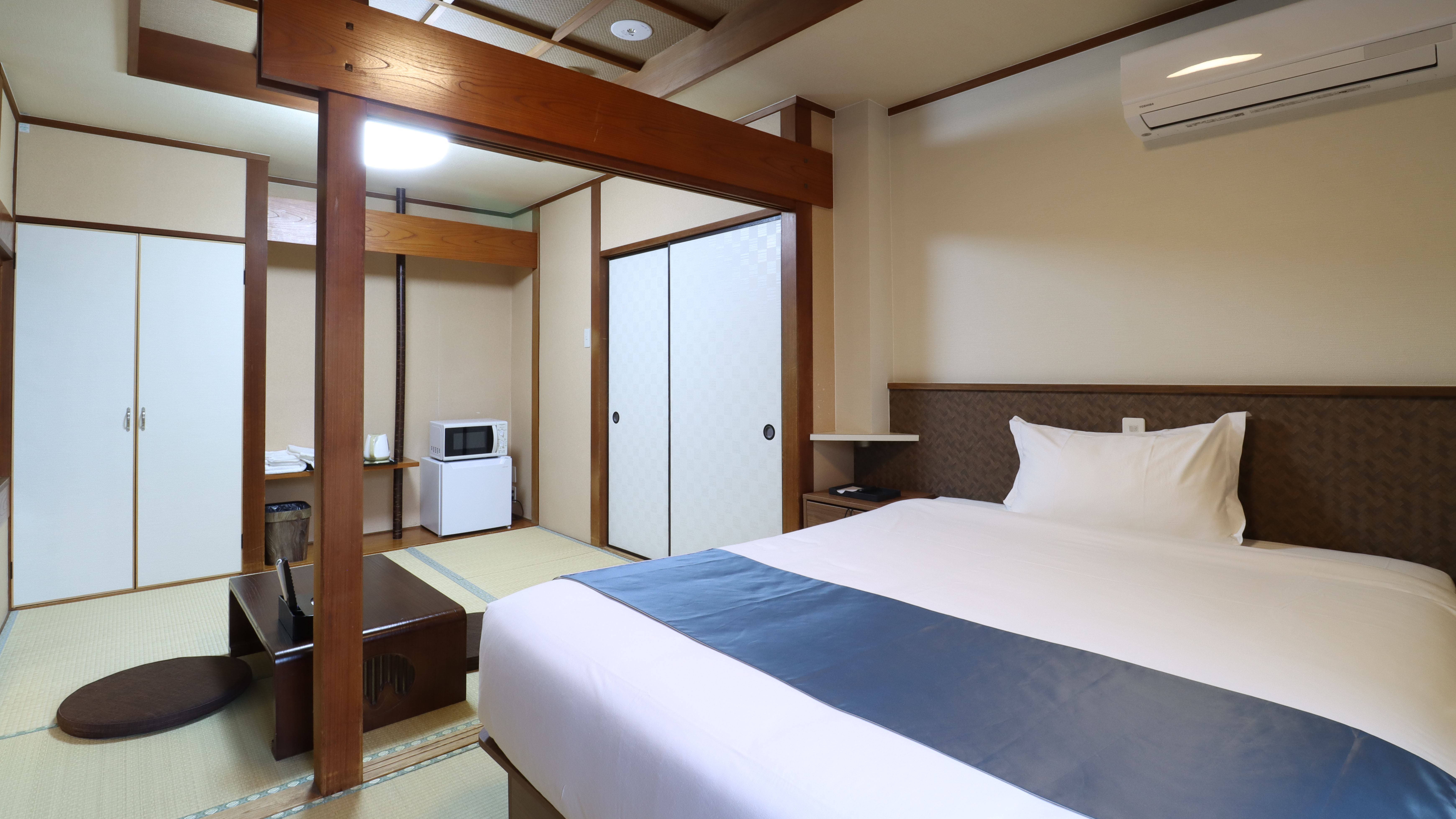 和室　クイーンベッド付