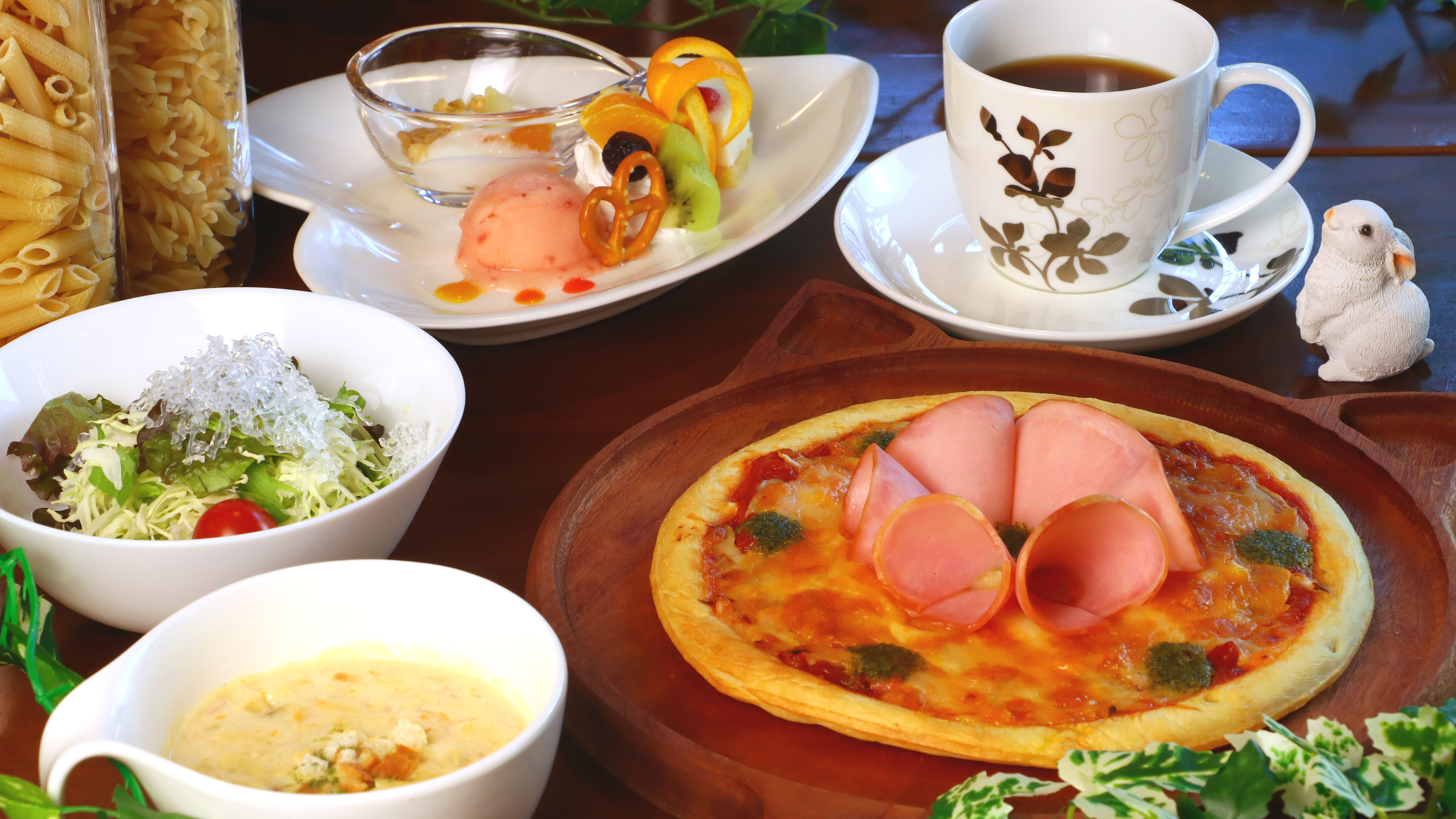 ピザ・パスタ・ドリアからお選びいただけます