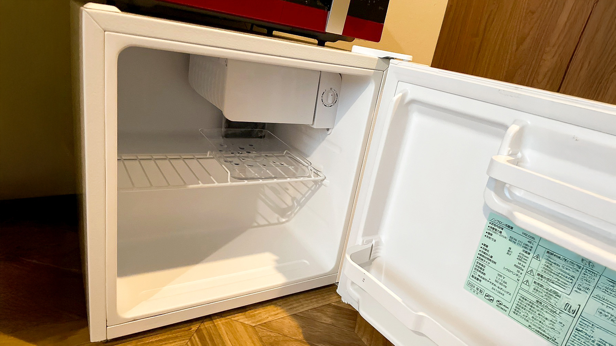 ・【冷蔵庫】各部屋にミニ冷蔵庫を完備しております。調達した食料品やお飲み物の保冷に